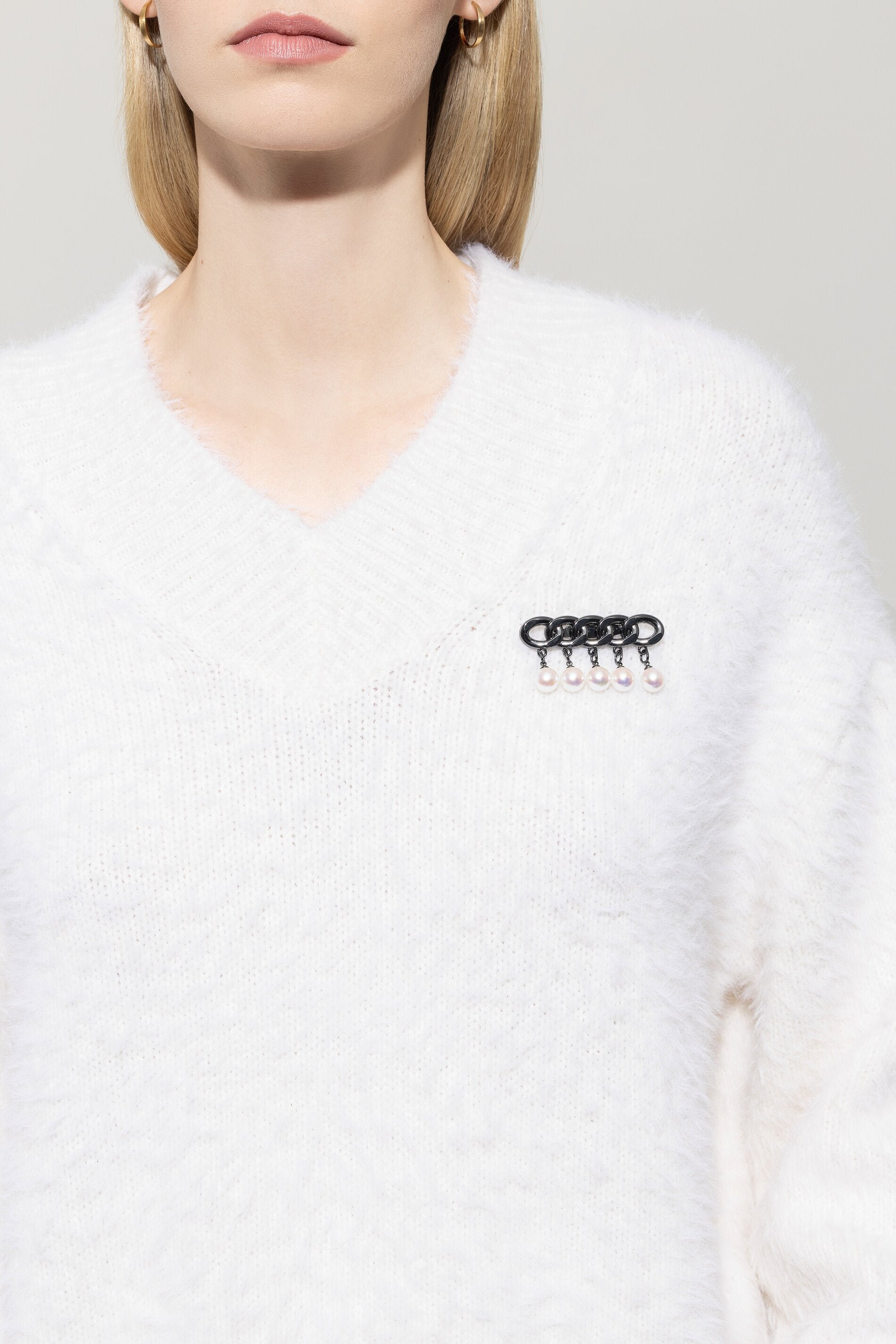 V-Neck-Pullover in Fell-Optik