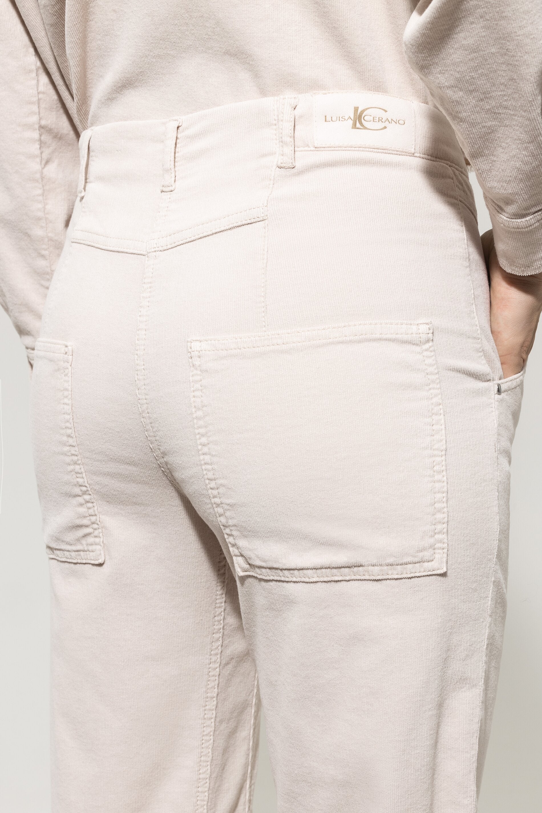 Loosefit-Cord-Pants