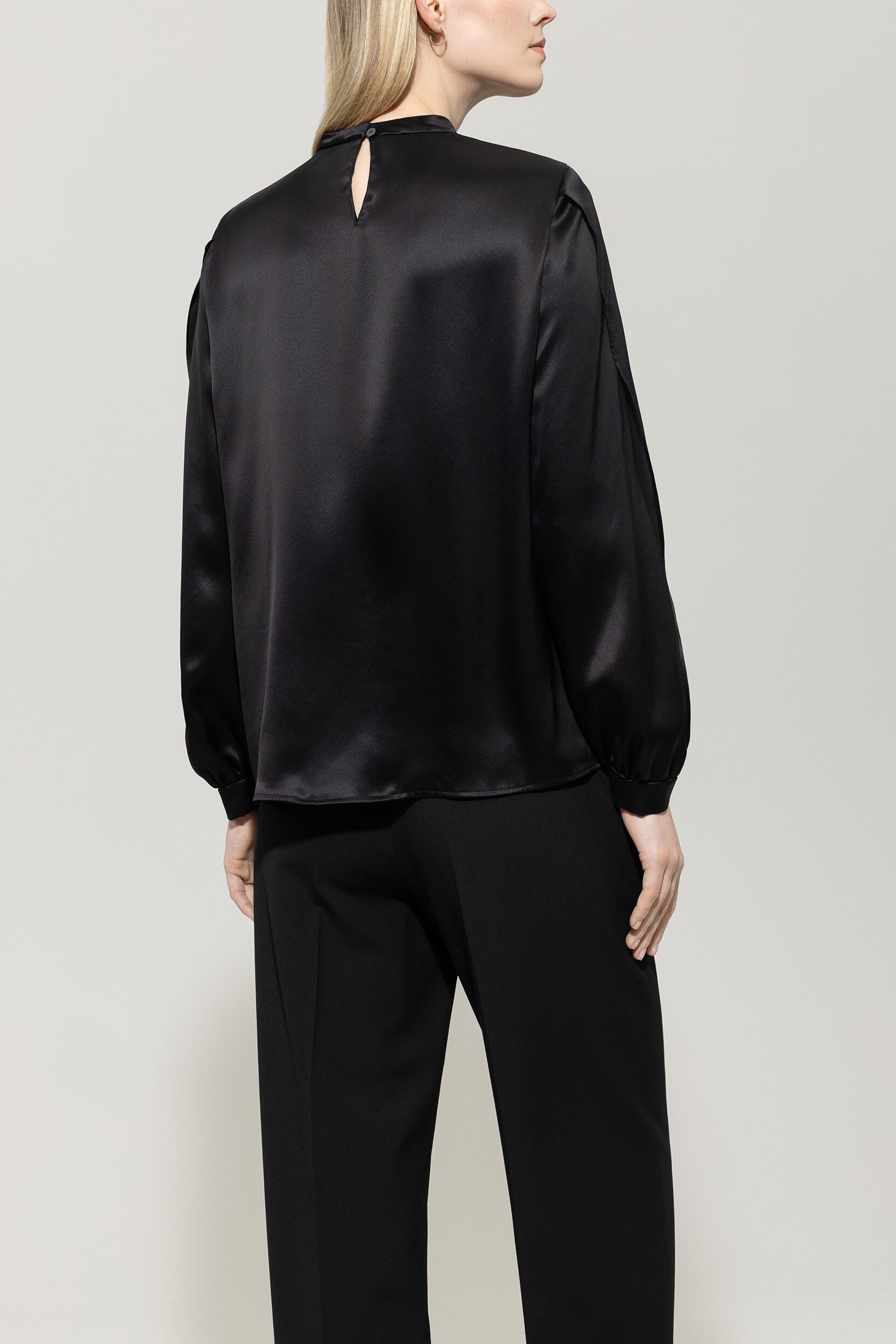 Seidenbluse mit offenen Ärmeln