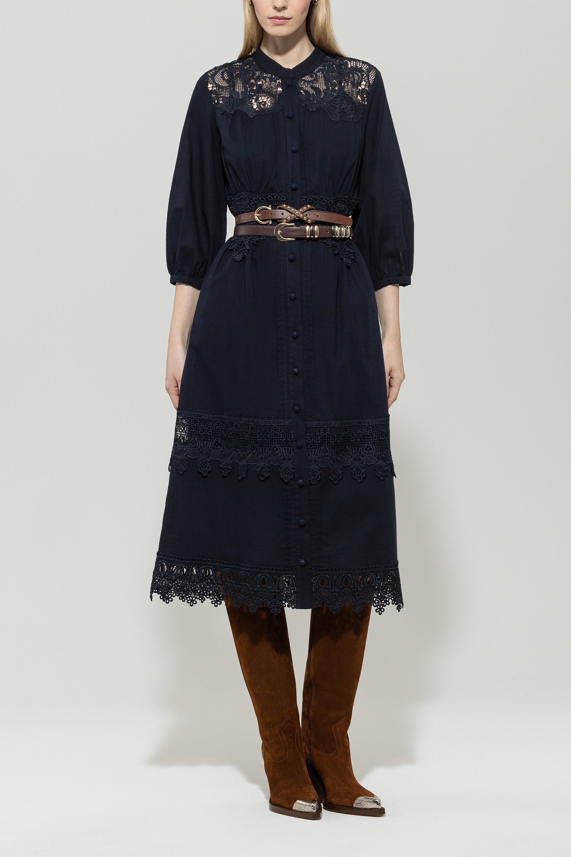 Maxikleid mit Spitzendetails