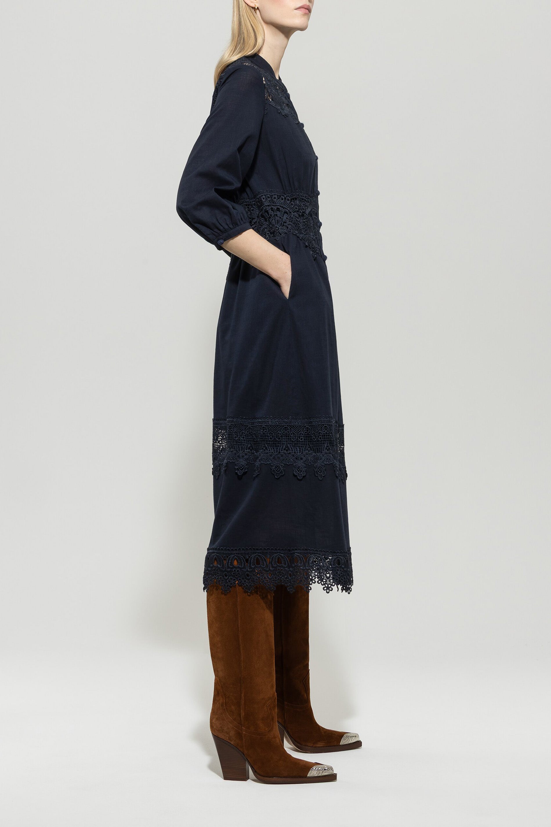 Maxikleid mit Spitzendetails
