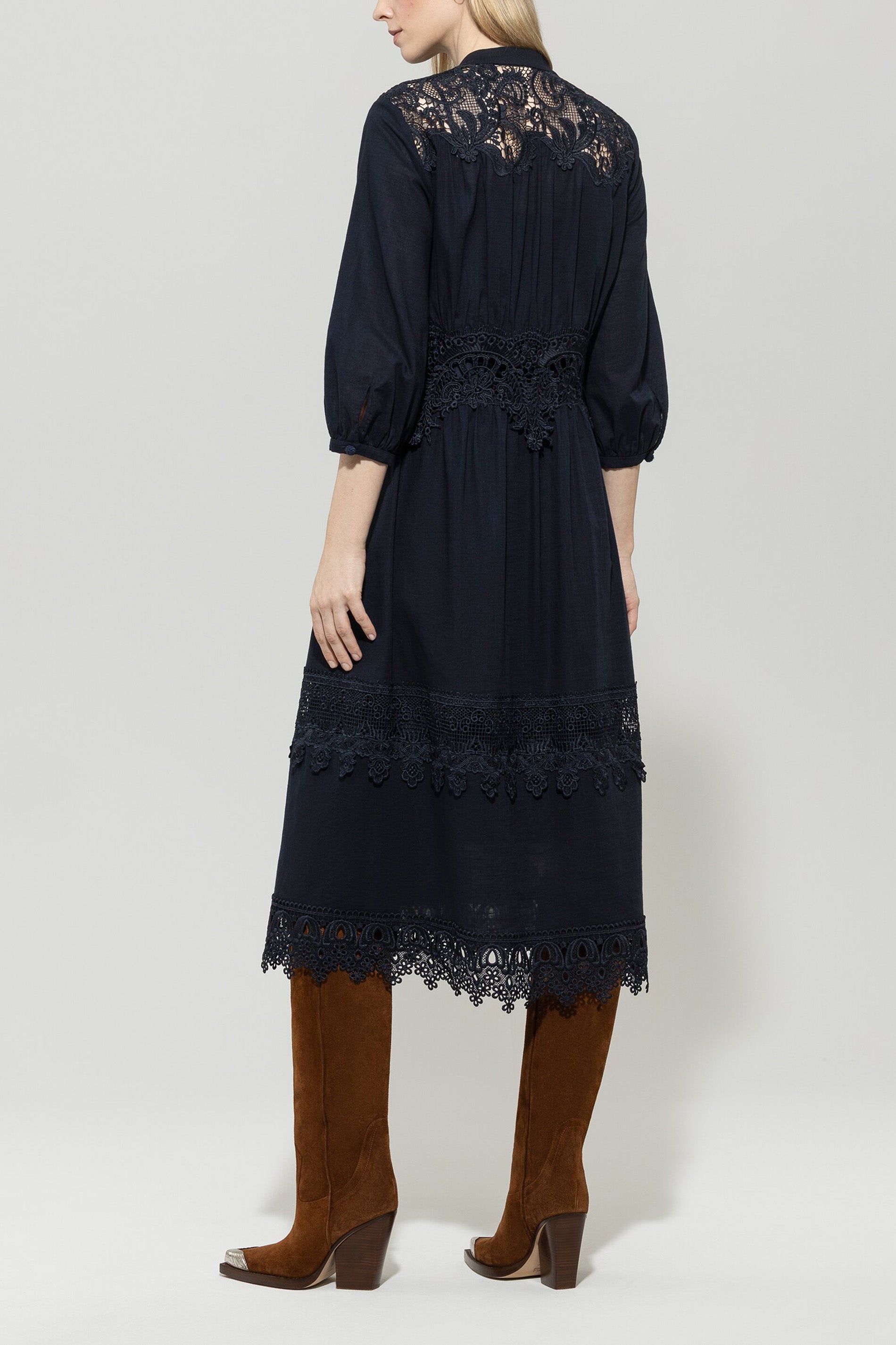 Maxikleid mit Spitzendetails