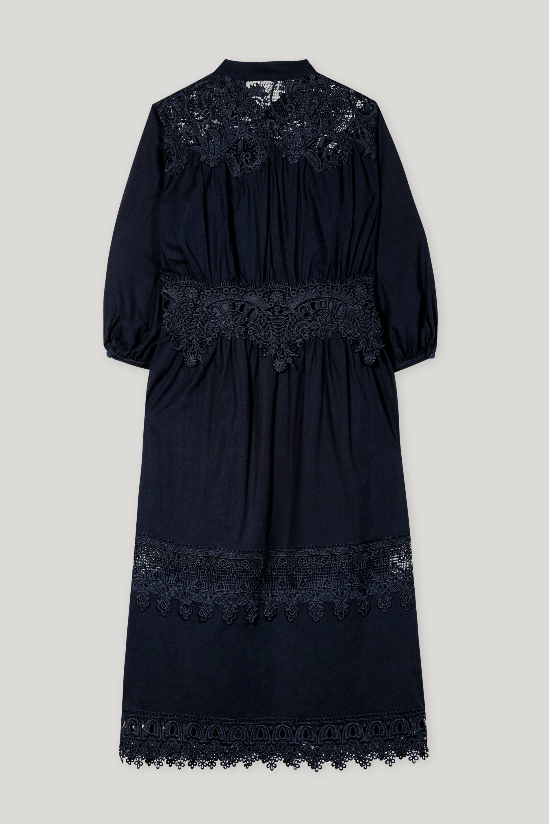 Maxikleid mit Spitzendetails