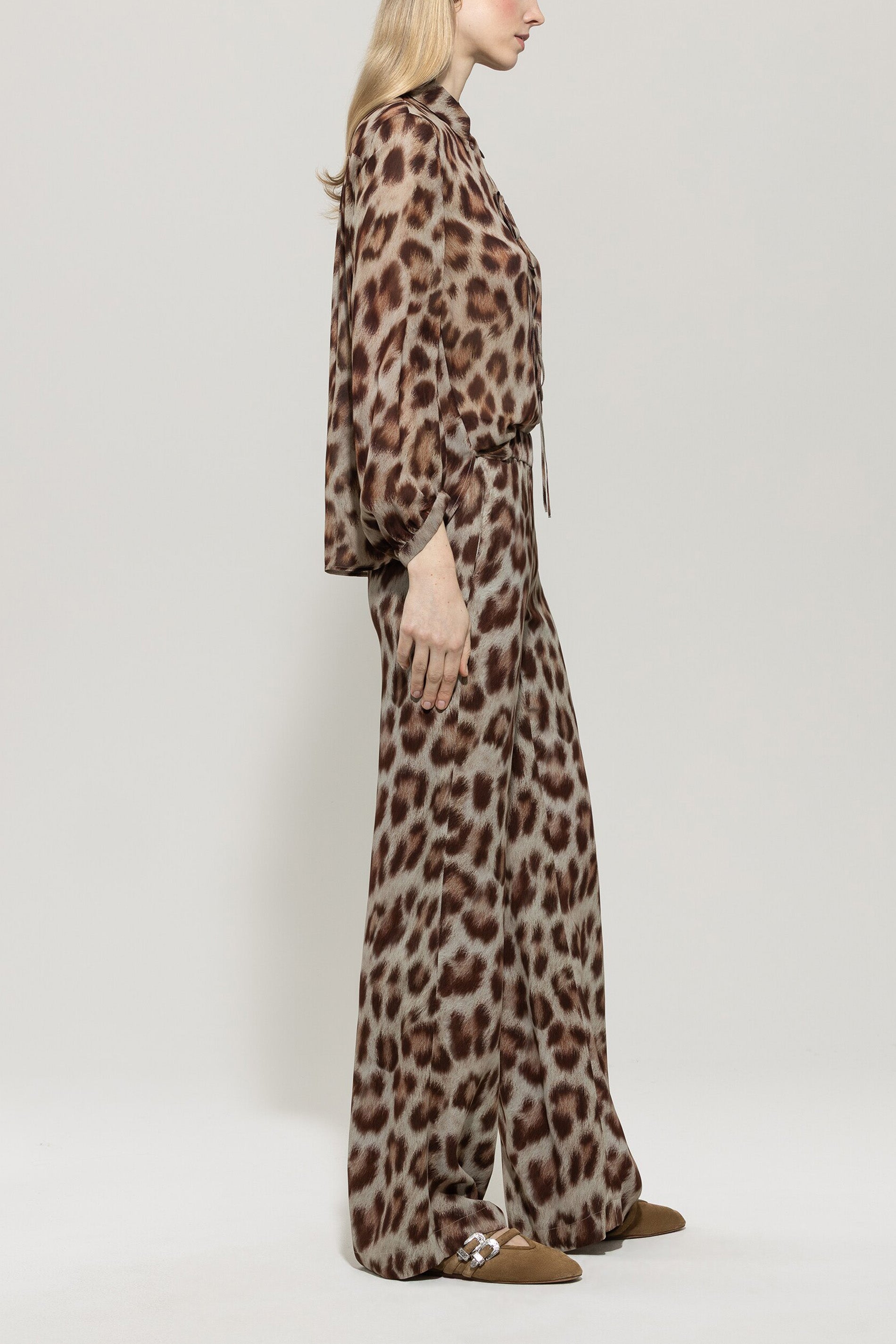 Flared-Pants mit Animal-Print