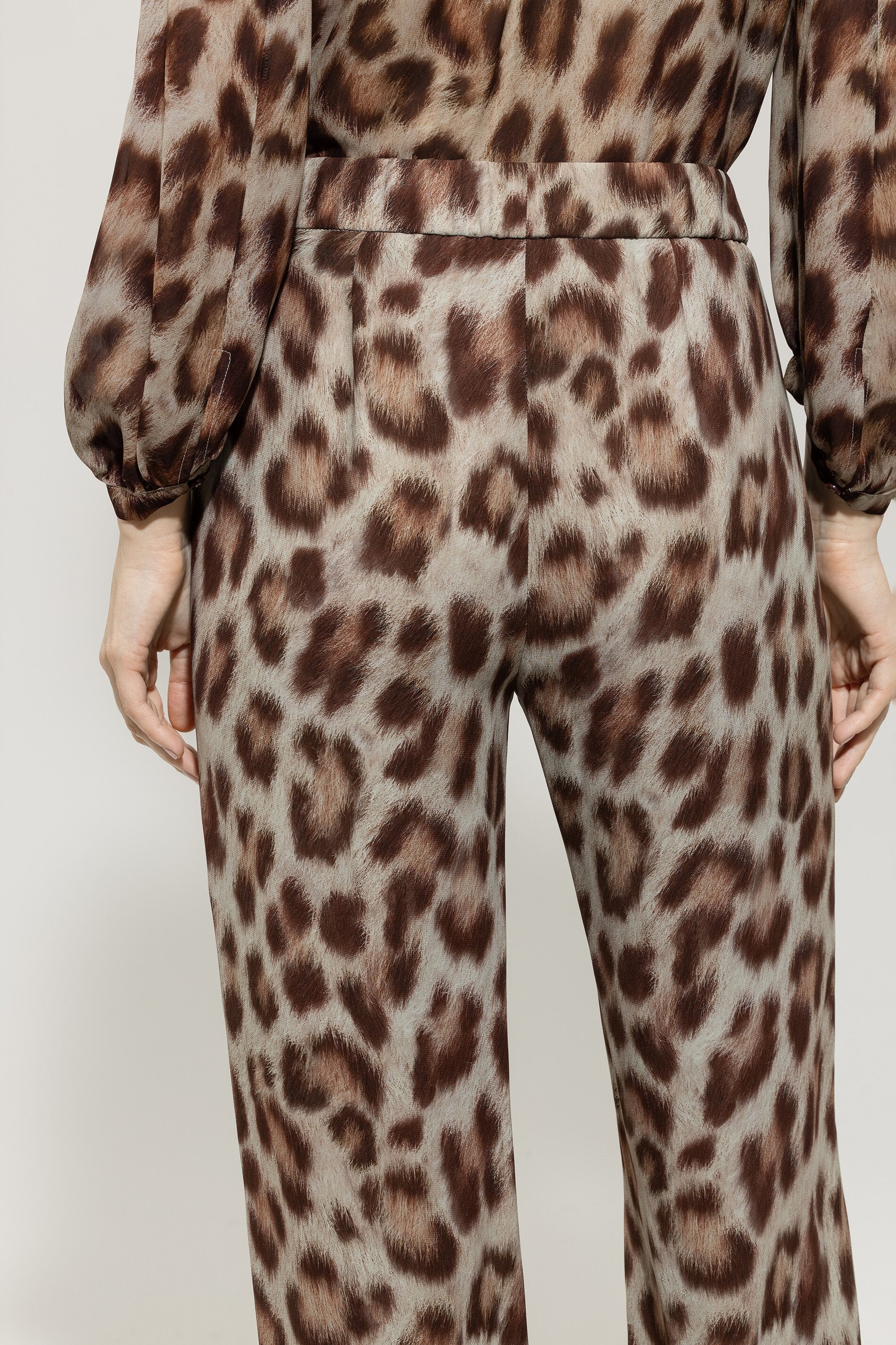 Flared-Pants mit Animal-Print