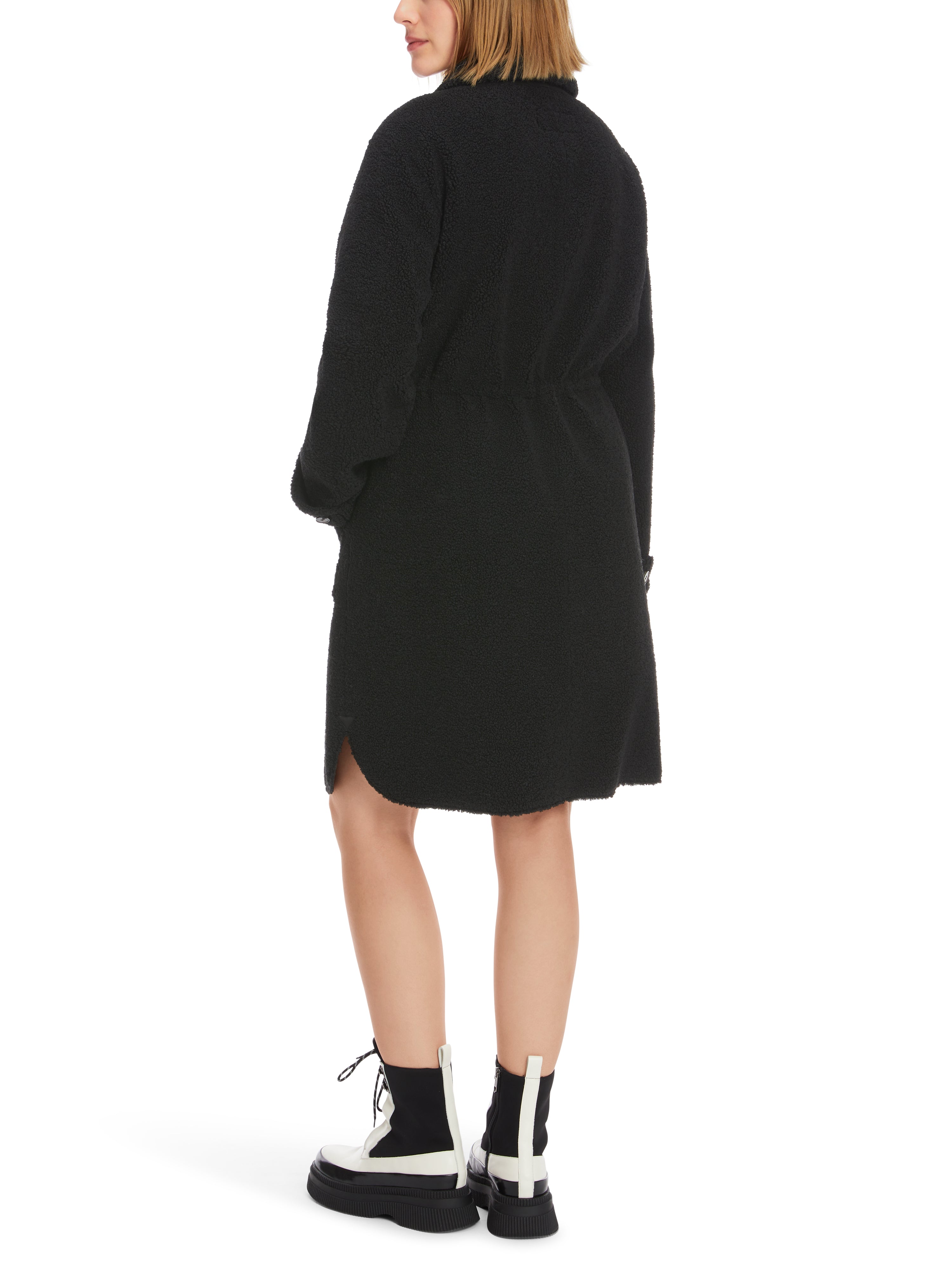 Mantel in lockigem Fun Fur