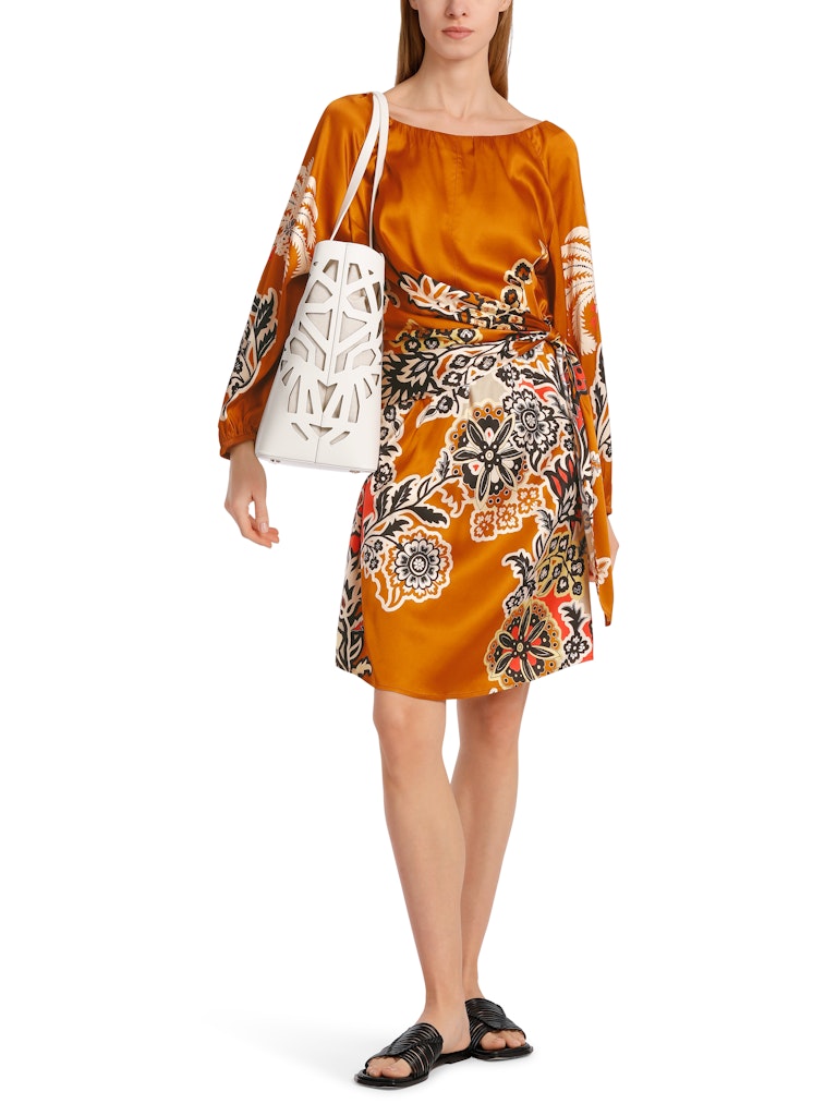 Kurzes Kleid mit Wickeleffekt