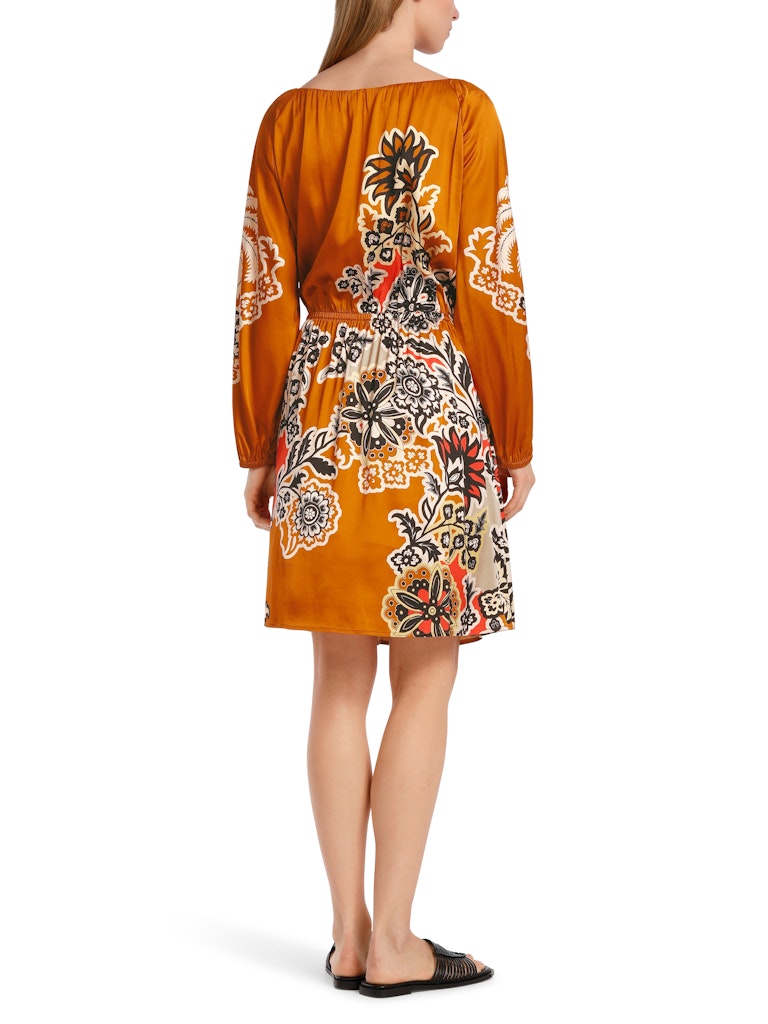 Kurzes Kleid mit Wickeleffekt