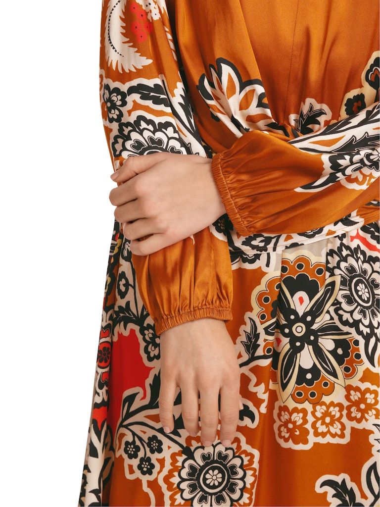 Kurzes Kleid mit Wickeleffekt