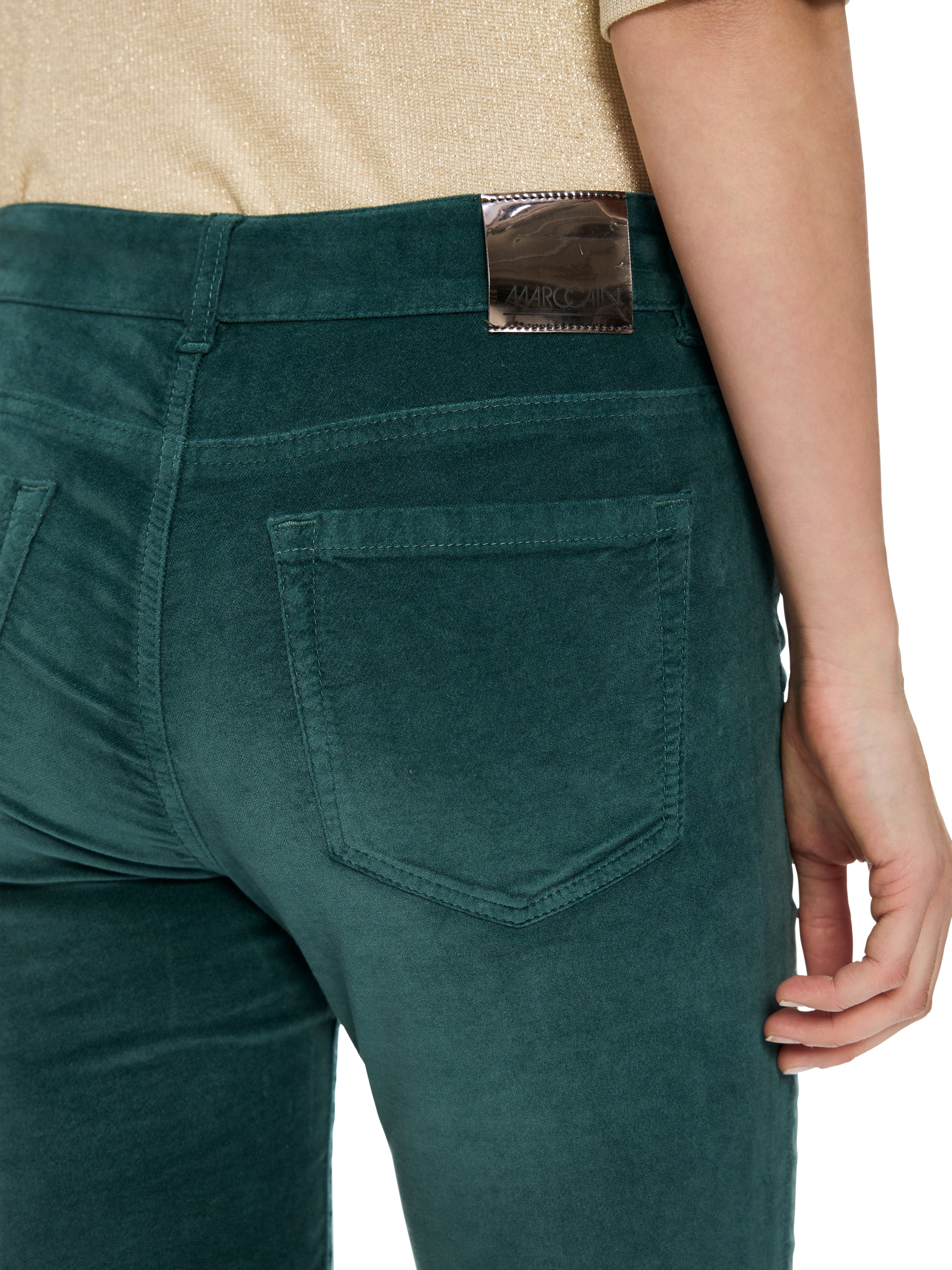 Marc Cain-Modell SILVI im samtig weichen Material-Hosen-Black-Deal-Outlet-by-ARCHIVIST