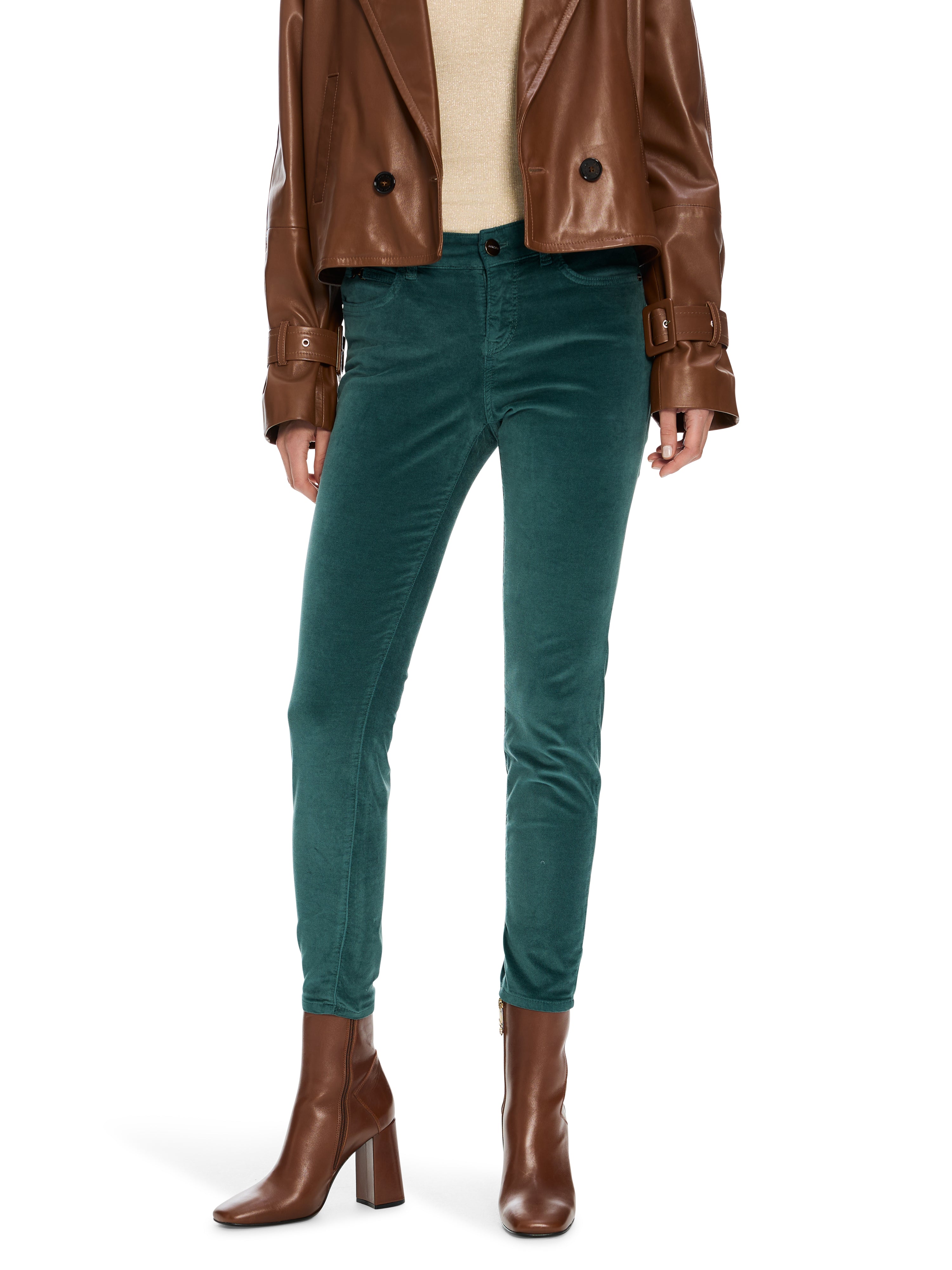 Marc Cain-Modell SILVI im samtig weichen Material-Hosen-Black-Deal-Outlet-by-ARCHIVIST