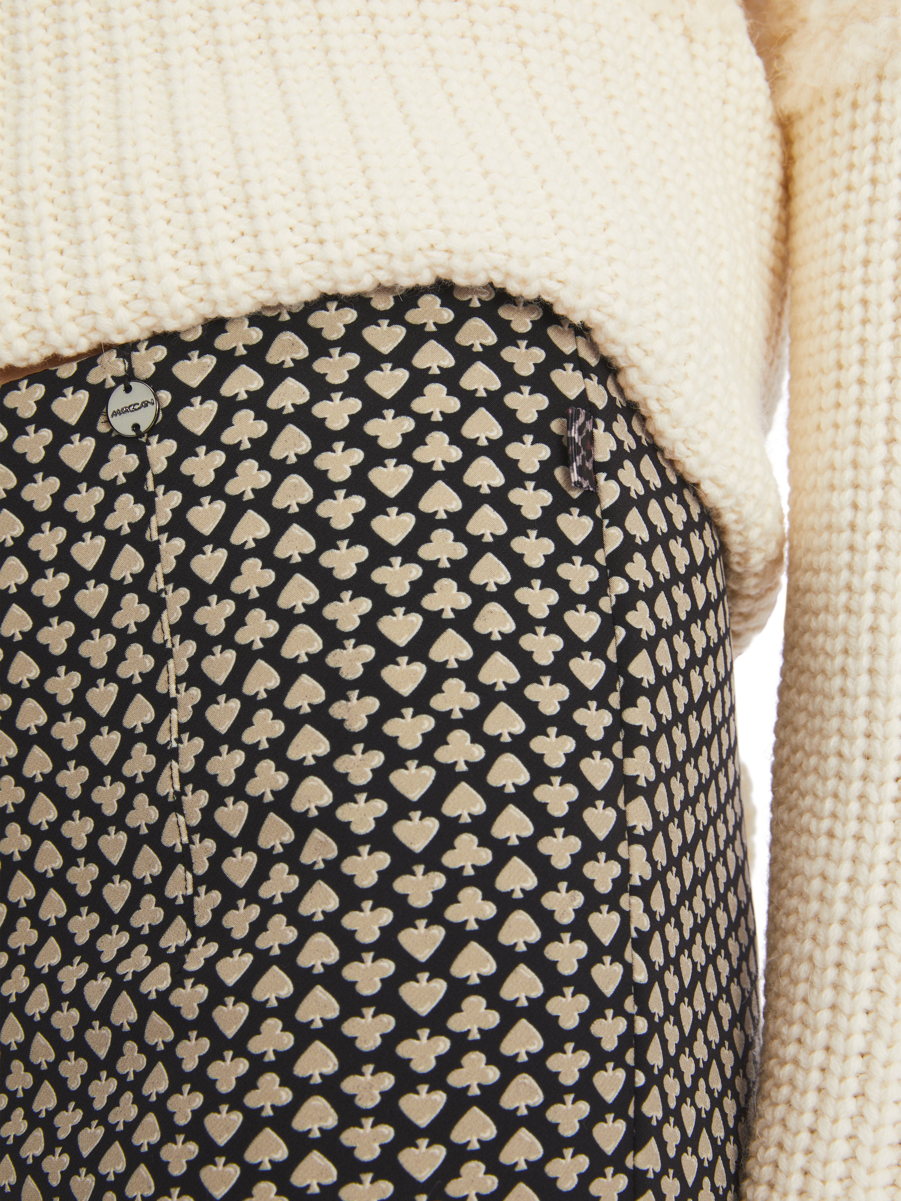 Marc Cain-Modell SOFIA - schmale Hose in Stretch-Hosen-Black-Deal-Outlet-by-ARCHIVIST