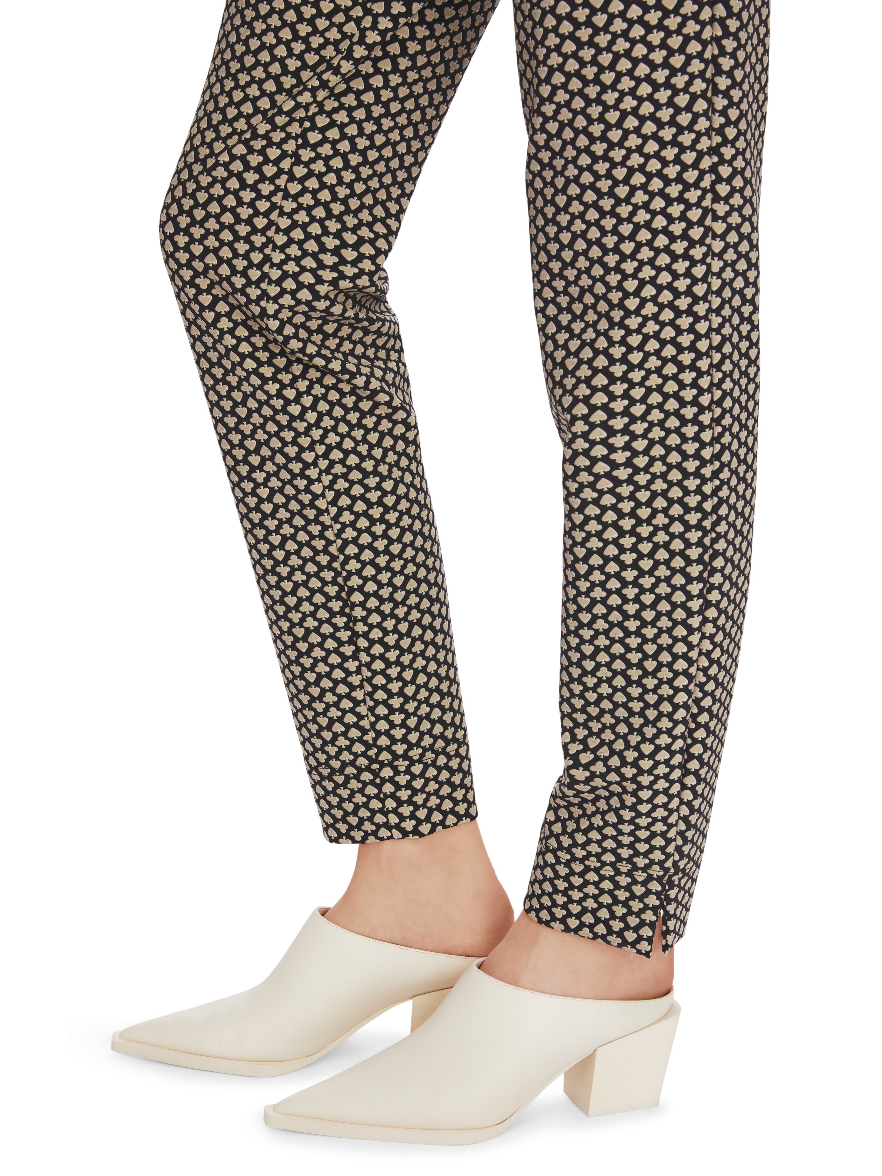 Marc Cain-Modell SOFIA - schmale Hose in Stretch-Hosen-Black-Deal-Outlet-by-ARCHIVIST