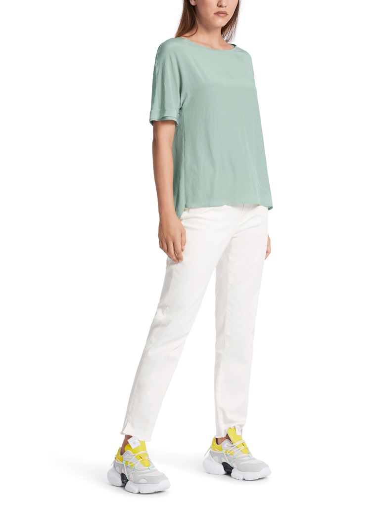 Light blouse with kimono sleeves