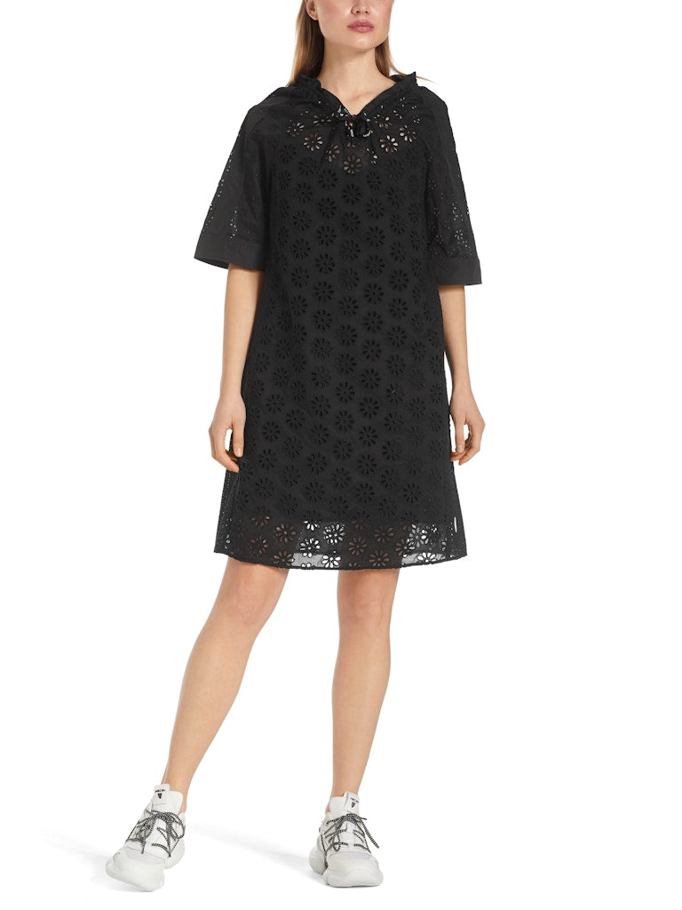 Kleid mit Lochstickerei