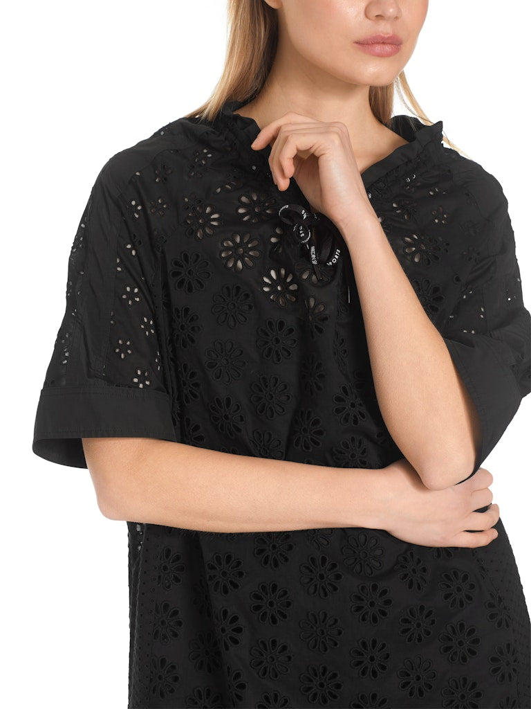 Kleid mit Lochstickerei