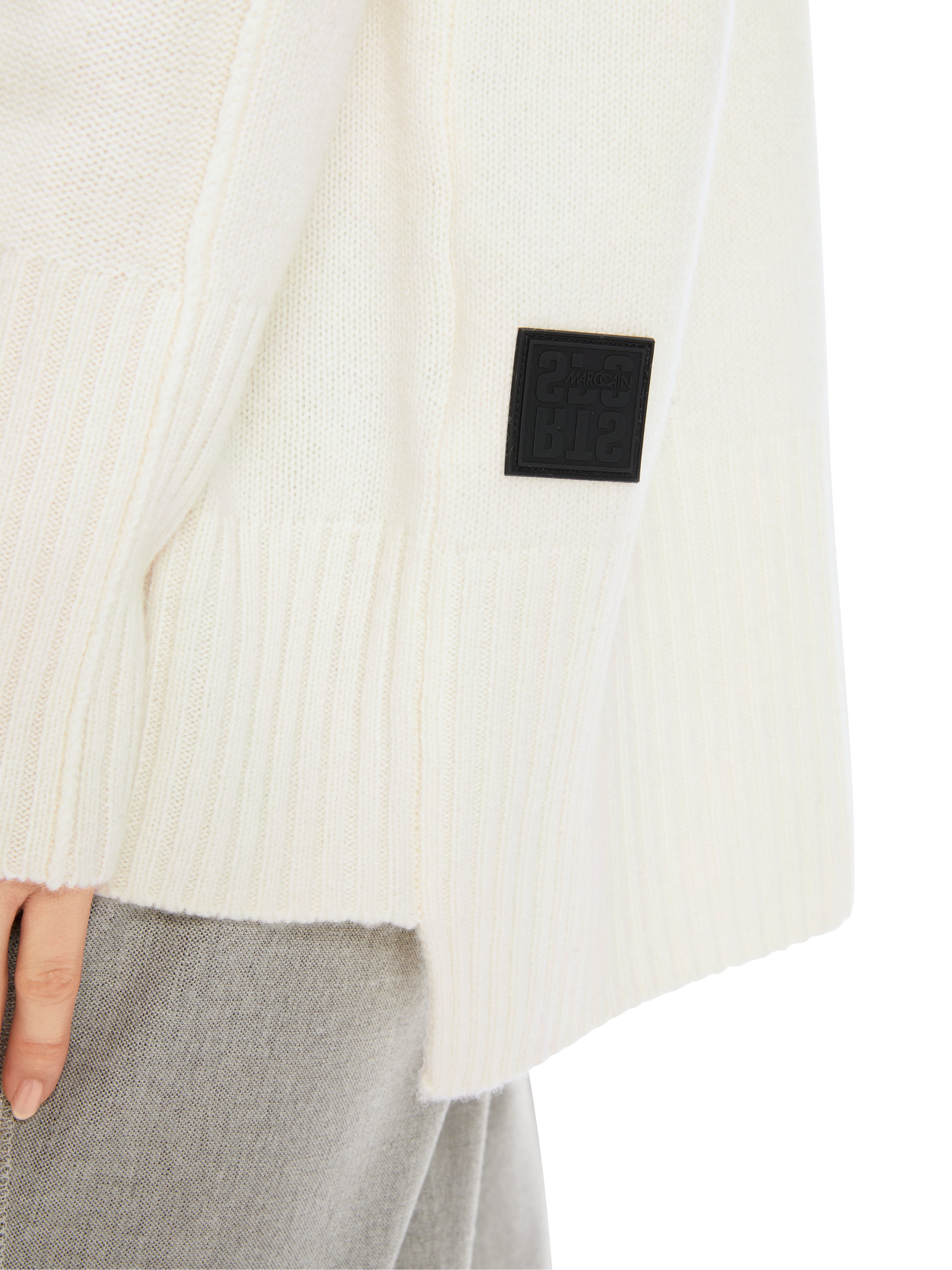 Marc Cain-Mock-Neck-Pullover "Rethink Together"-Strick & Pullover-Black-Deal-Outlet-by-ARCHIVIST