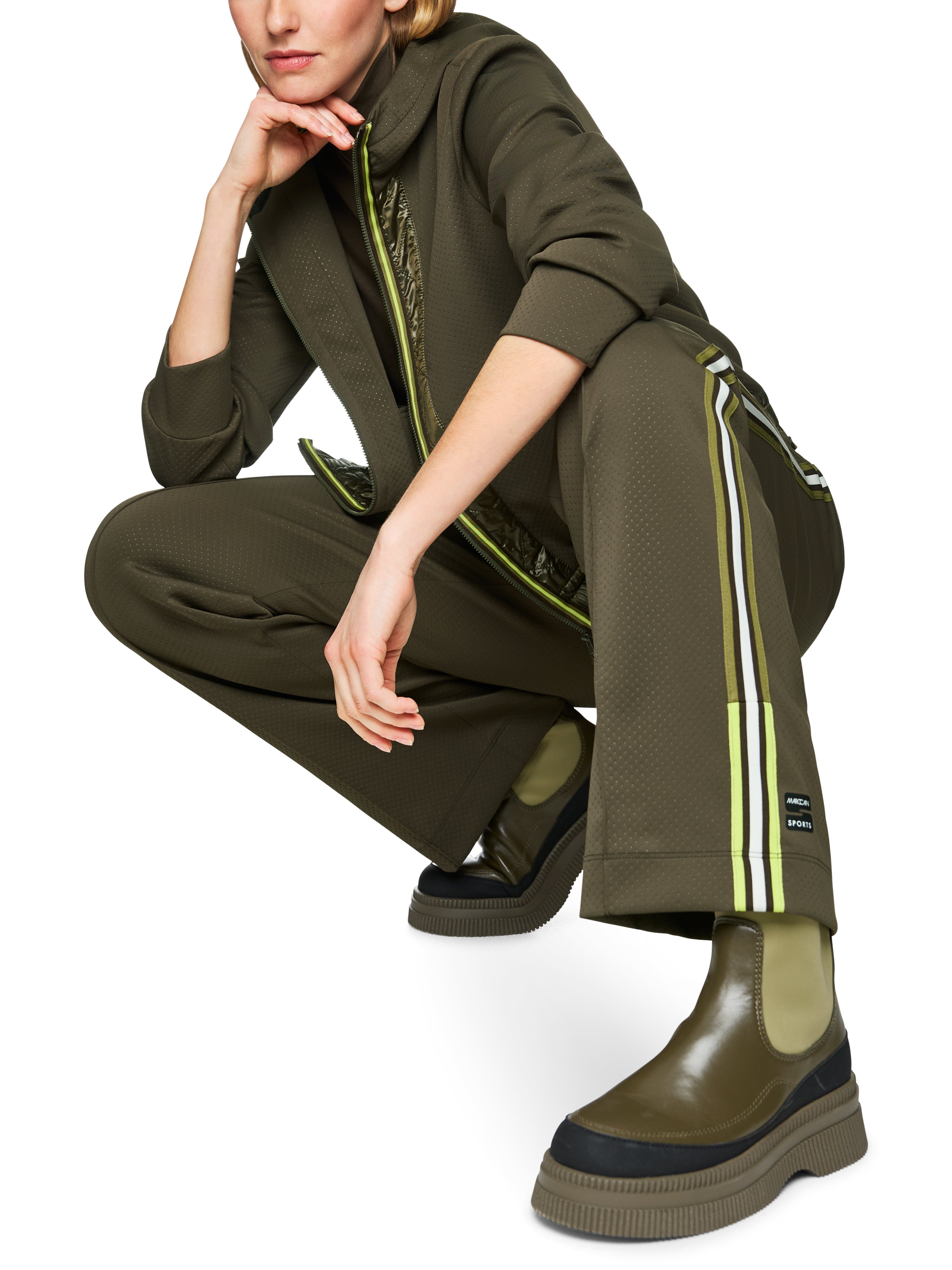 Sportive Jacke mit Kontraststreifen