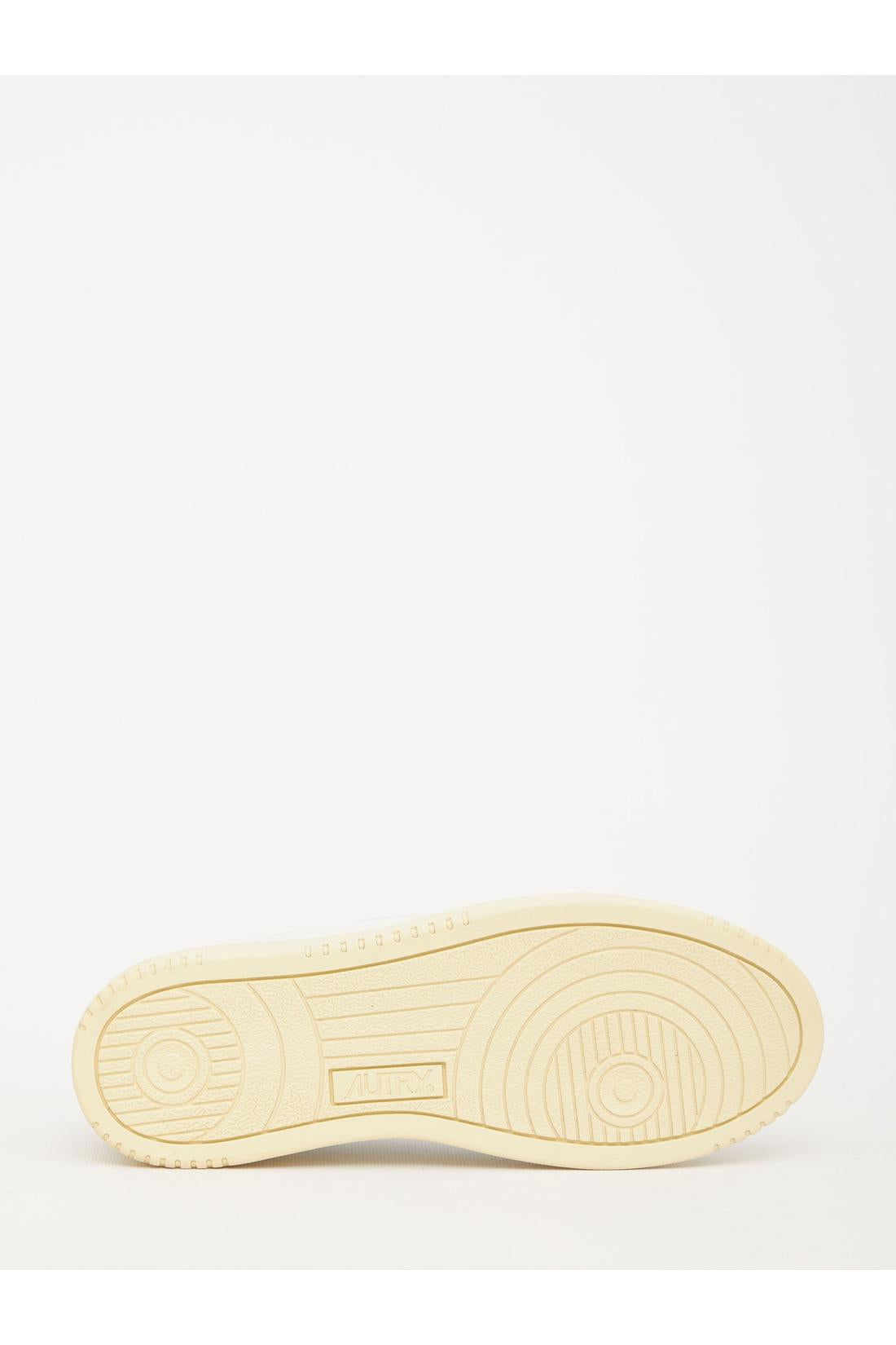 Medalist-Low-sneakers-Autry-designer-outlet-archivist-4_4cc4e392.jpg
