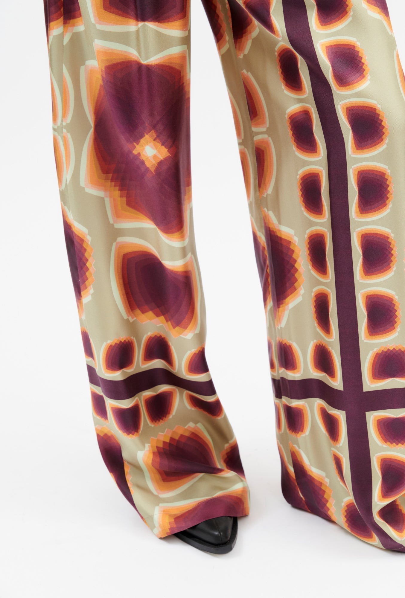 Odeeh-Mirrored Pansies / Foulard Print Hose, Chestnut-Red-Hosen-Black-Deal-Outlet-by-ARCHIVIST