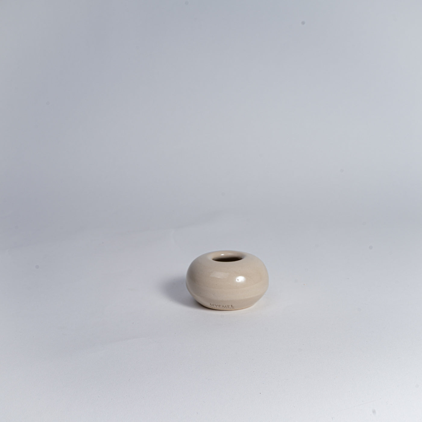 Mura Mura Ceramics-Matcha Besenständer YOTO beige-Matcha Chawan-Black-Deal-Outlet-by-ARCHIVIST