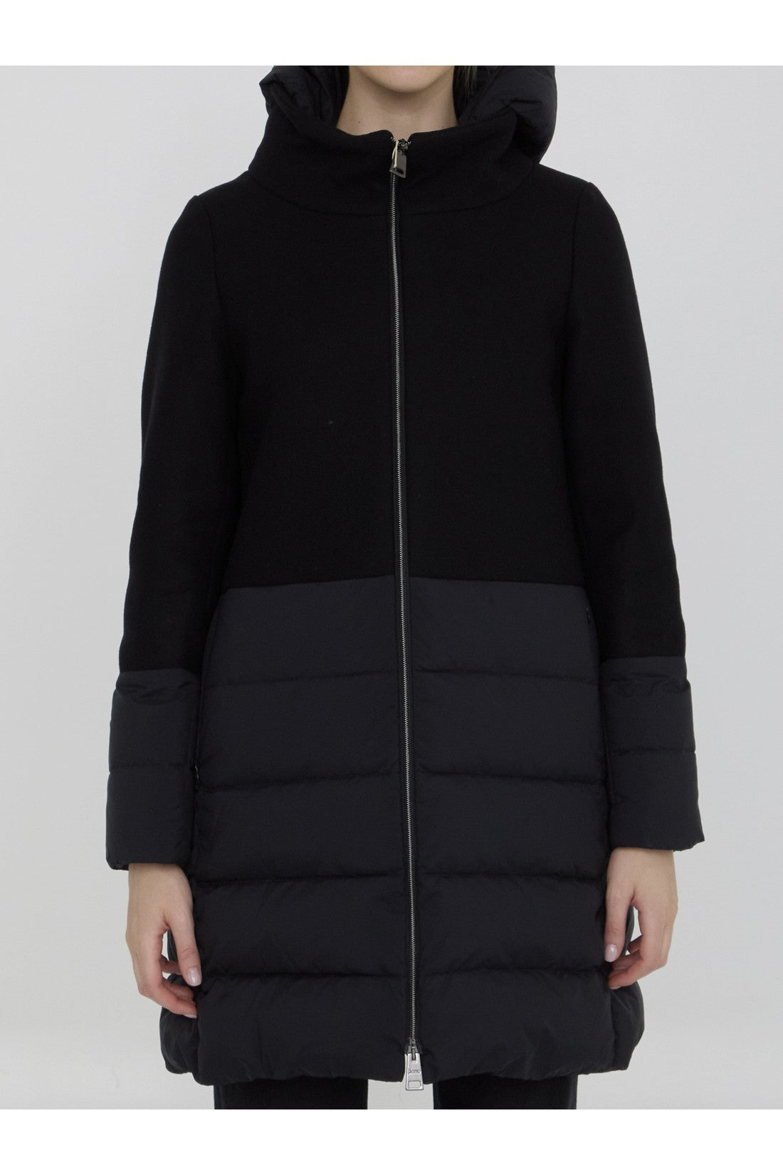 Coat in wool and nylon