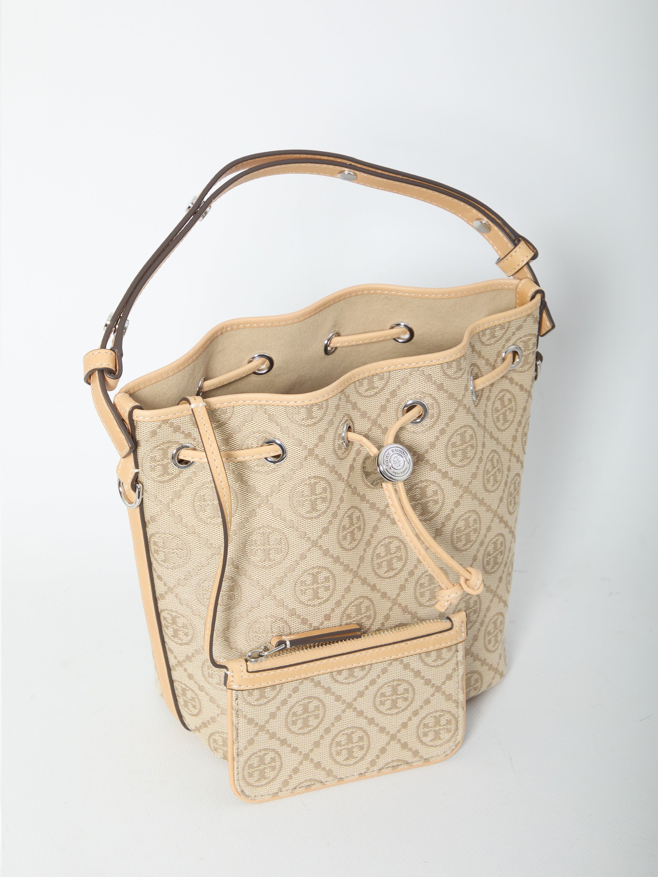 T Monogram bucket bag
