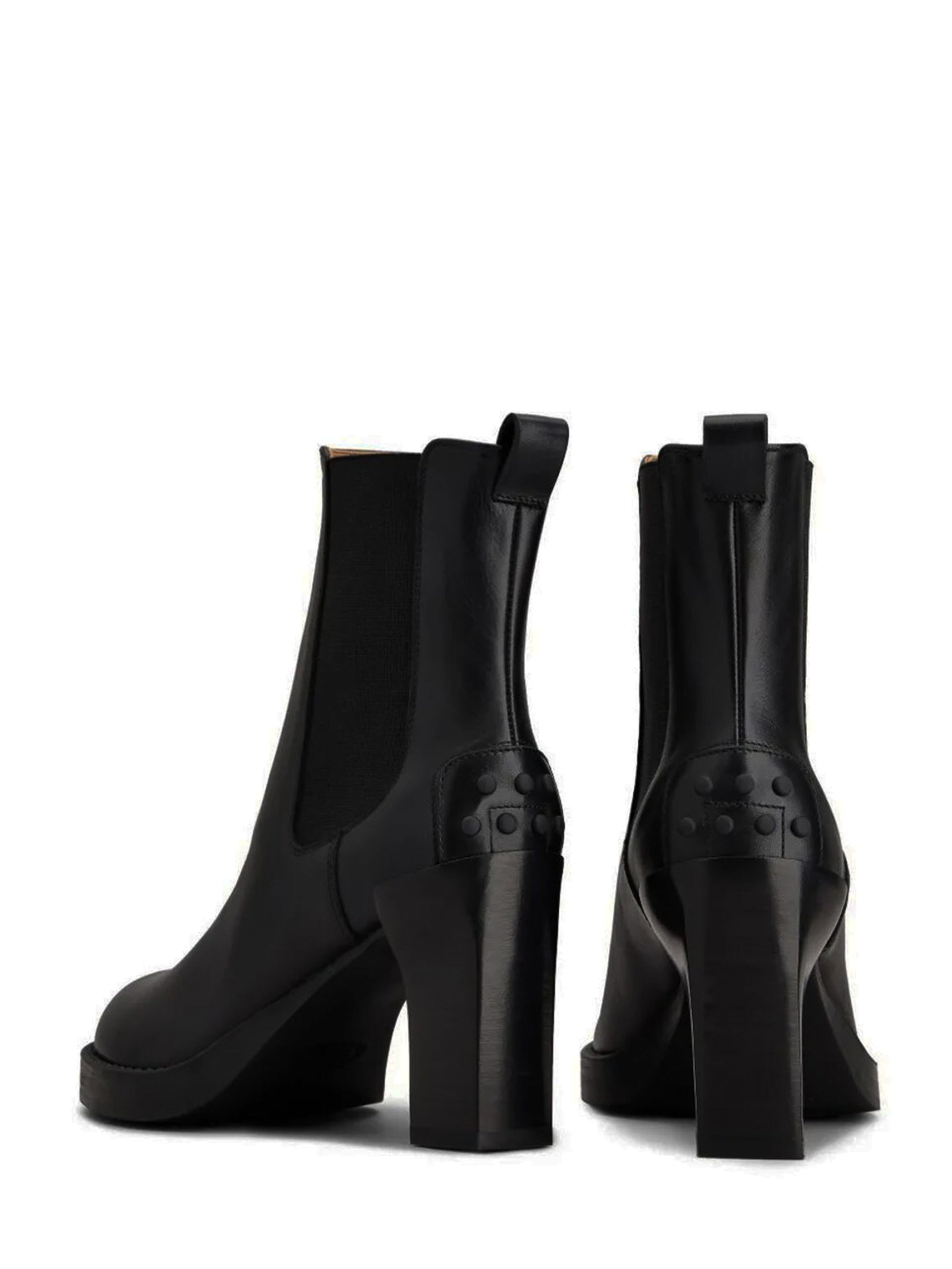 Chelsea boots in leather