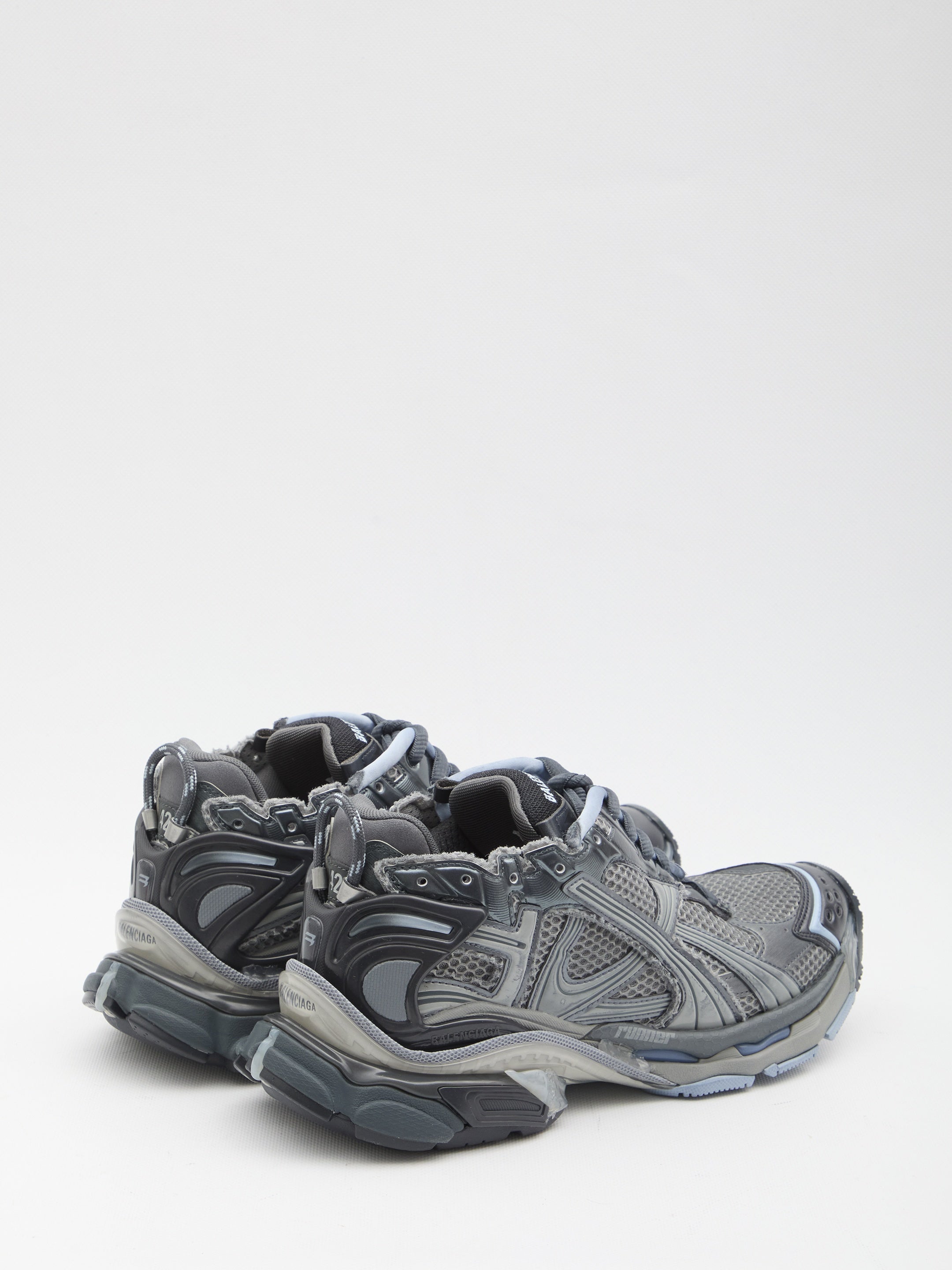 Runner sneakers