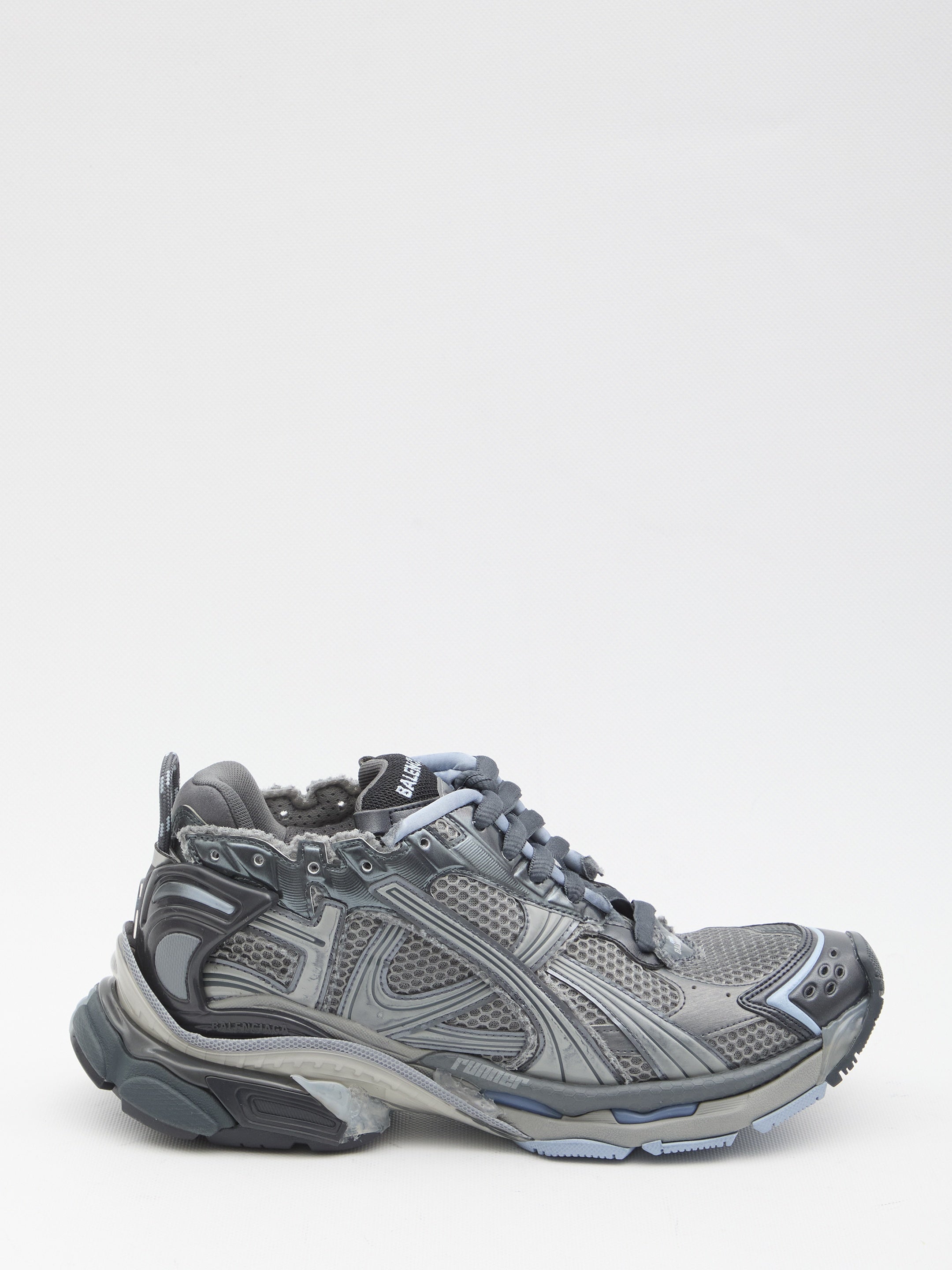 Runner sneakers