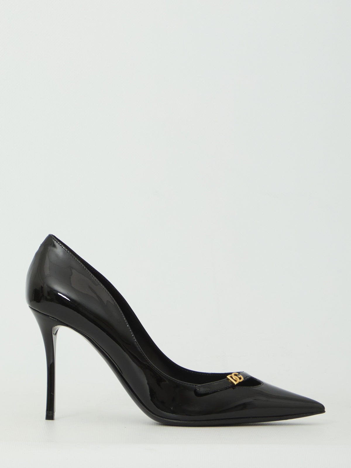 Elegant patent leather pumps