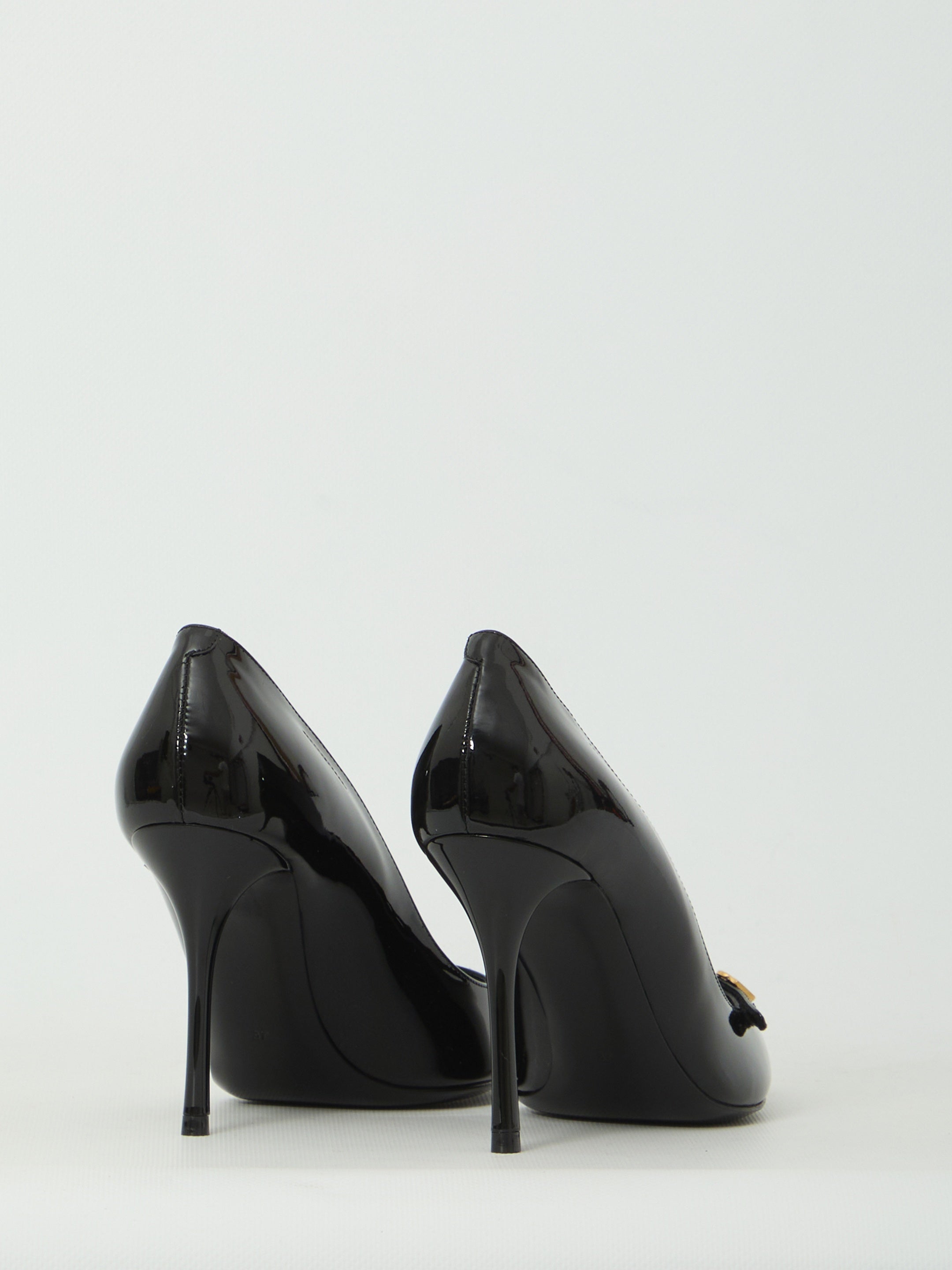 Elegant patent leather pumps