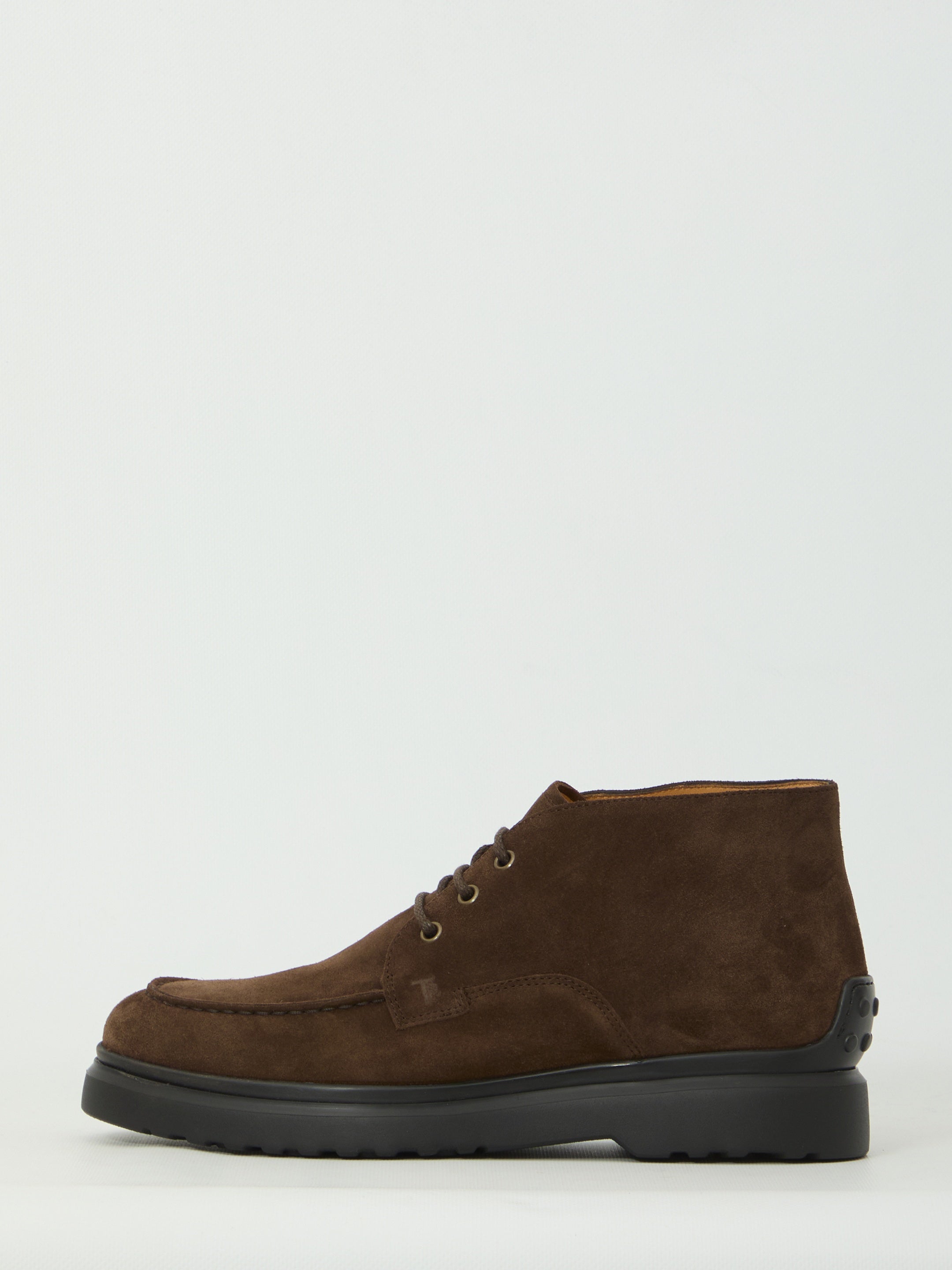 Lace-up brown boots
