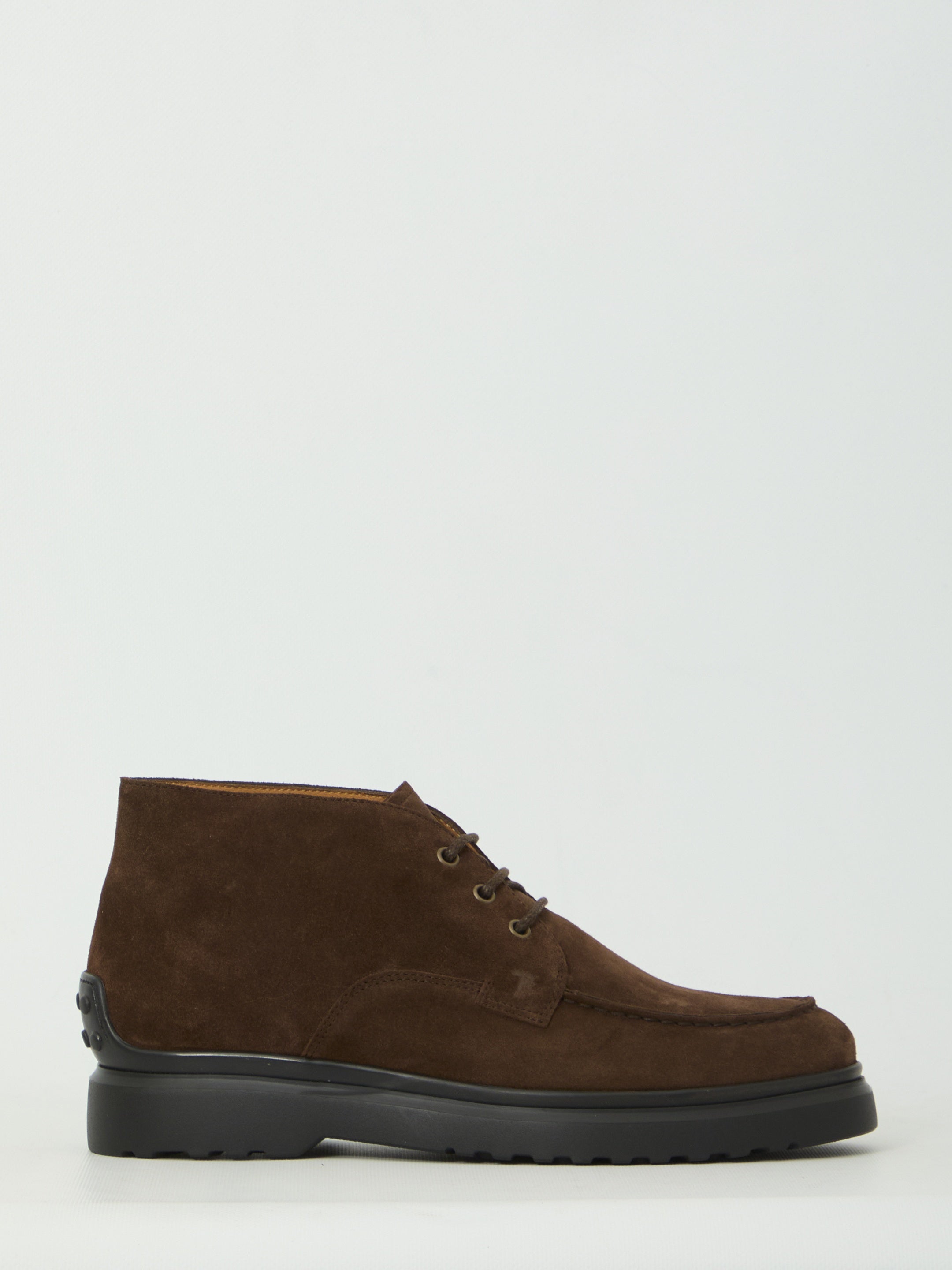 Lace-up brown boots