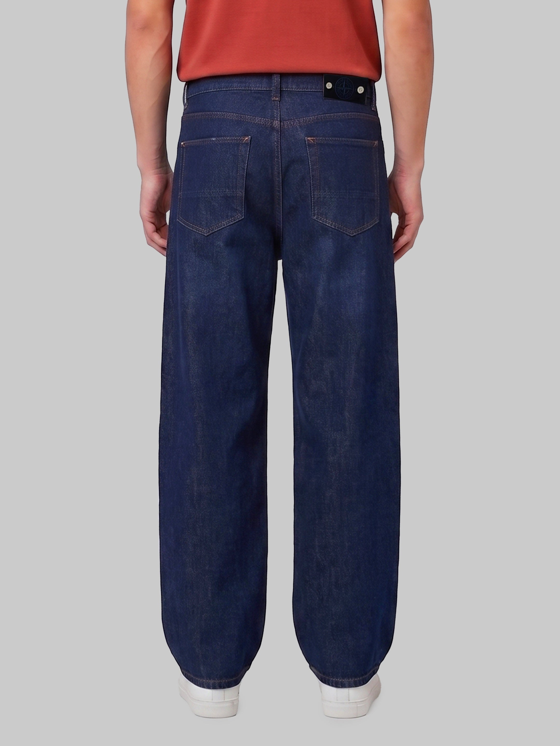 Indigo loose jeans