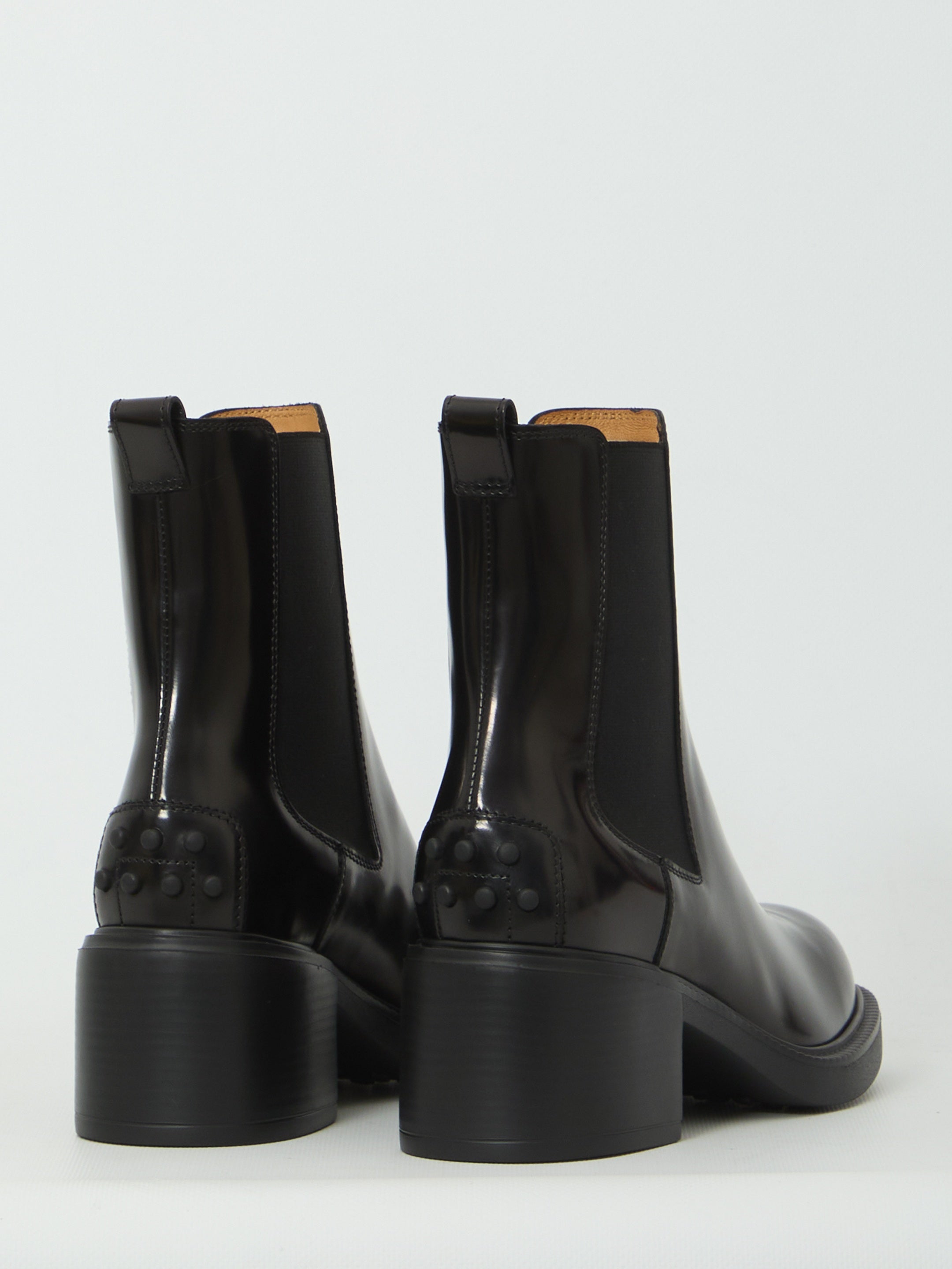 Ankle boot in leather