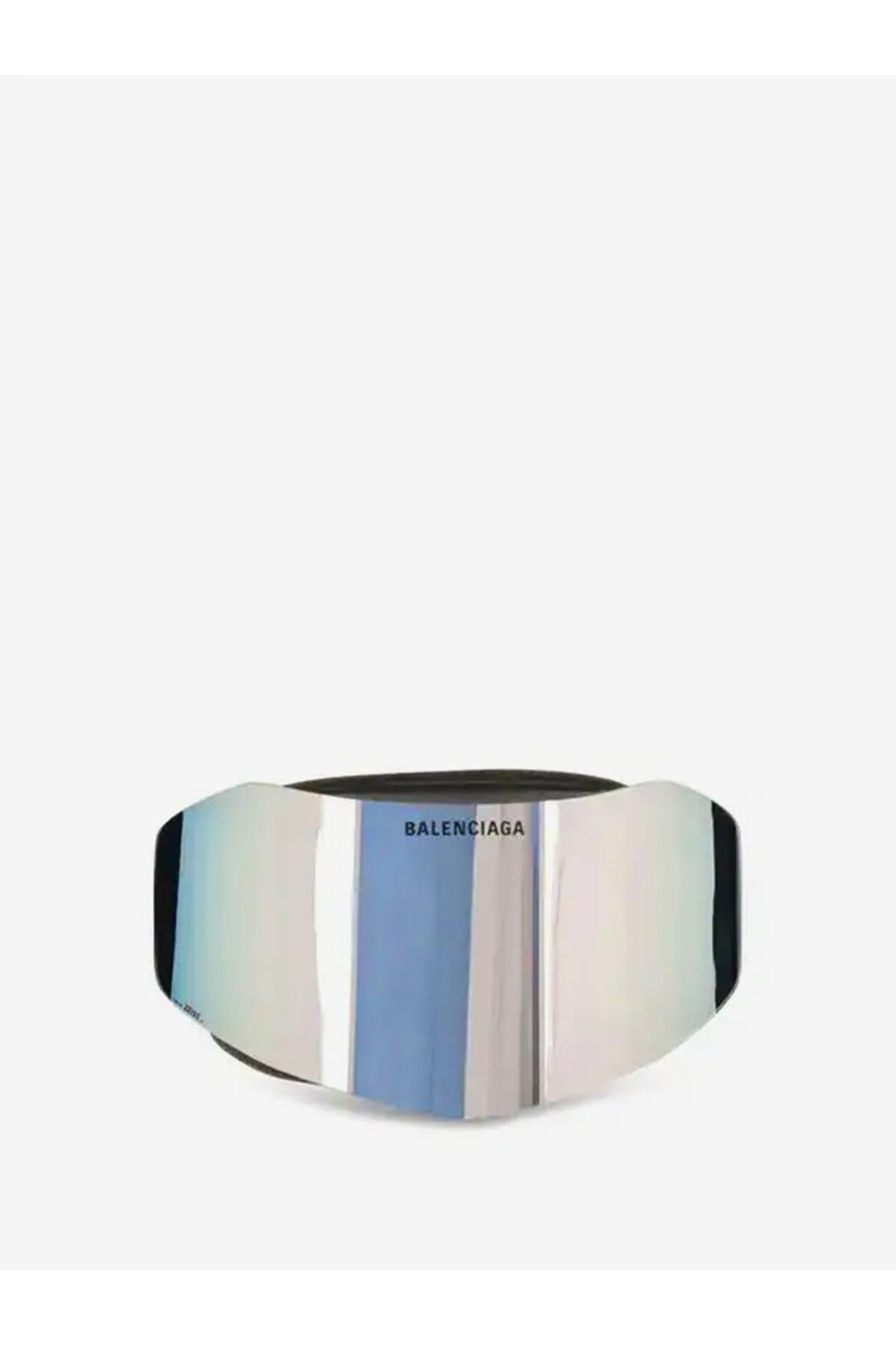 Mirrored ski goggles