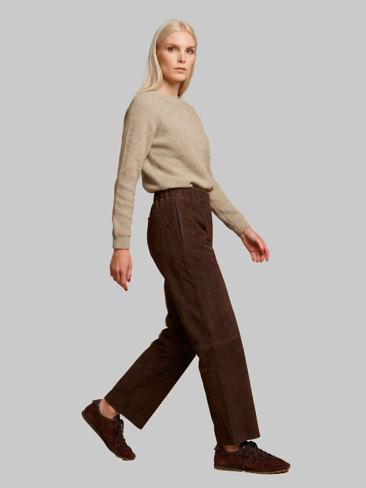 Sara pants in brown suede