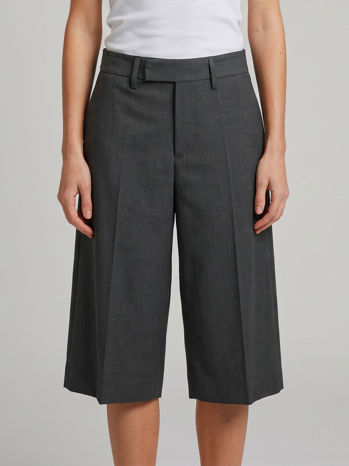 Anthracite stretch canvas bermuda shorts