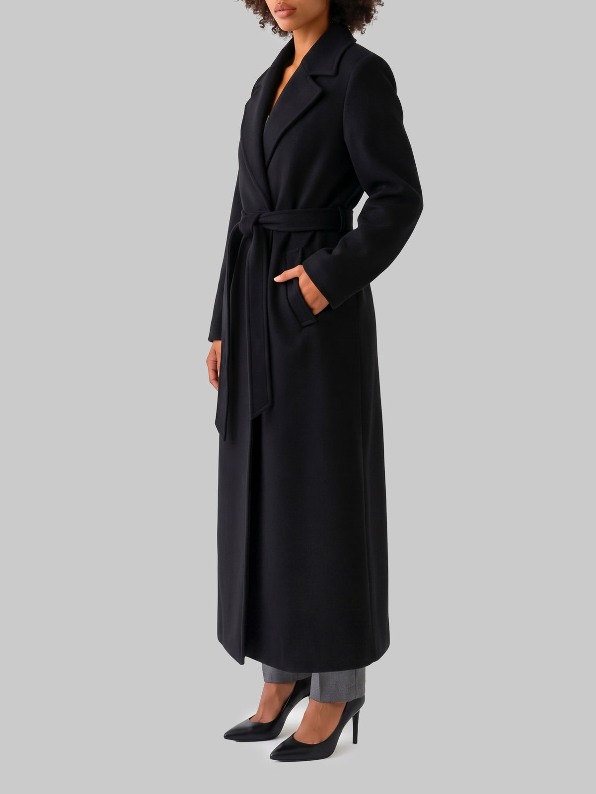 Wool coat with a belt in virgin wool