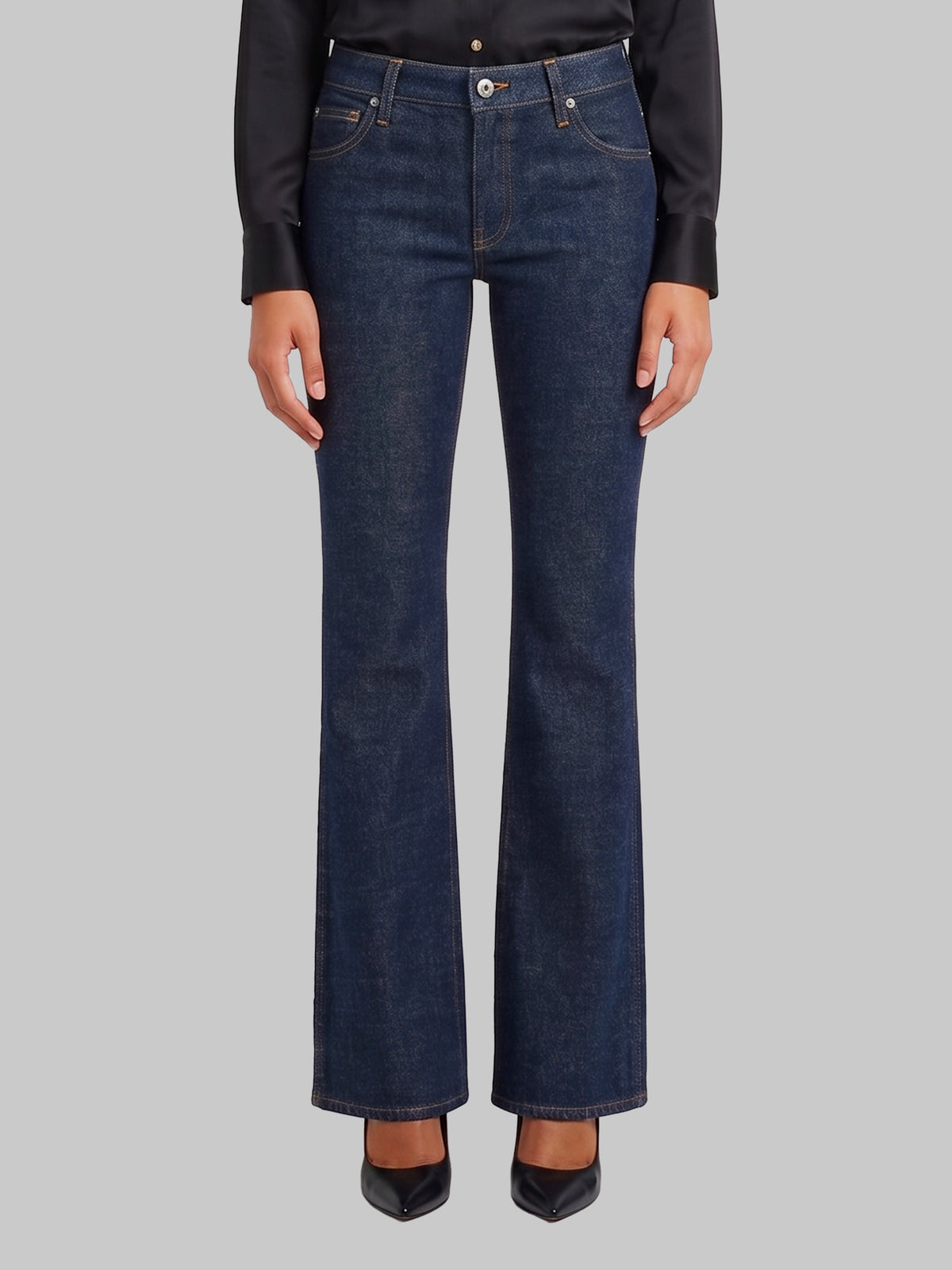 Comfortable low-rise jeans