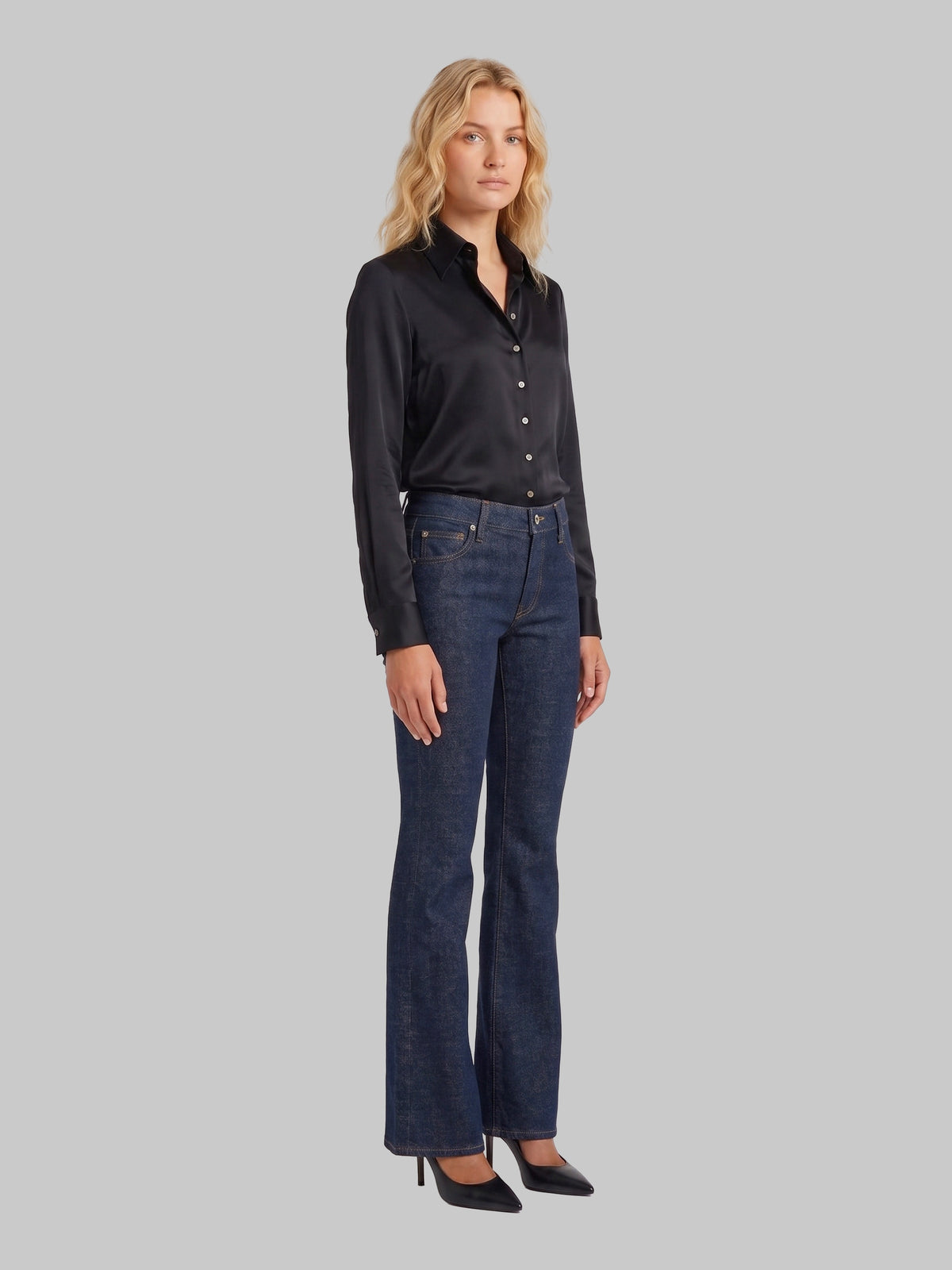 Comfortable low-rise jeans