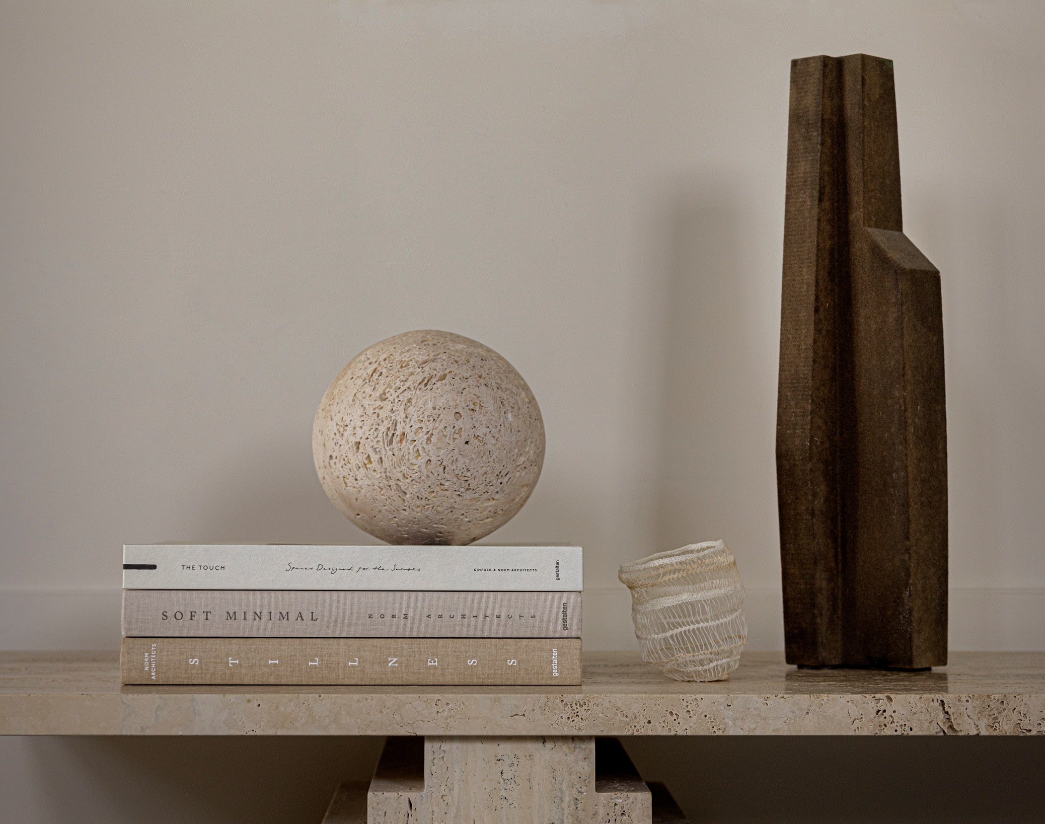 Gestalten Eu Shop-The Touch-Book-Black-Deal-Outlet-by-ARCHIVIST