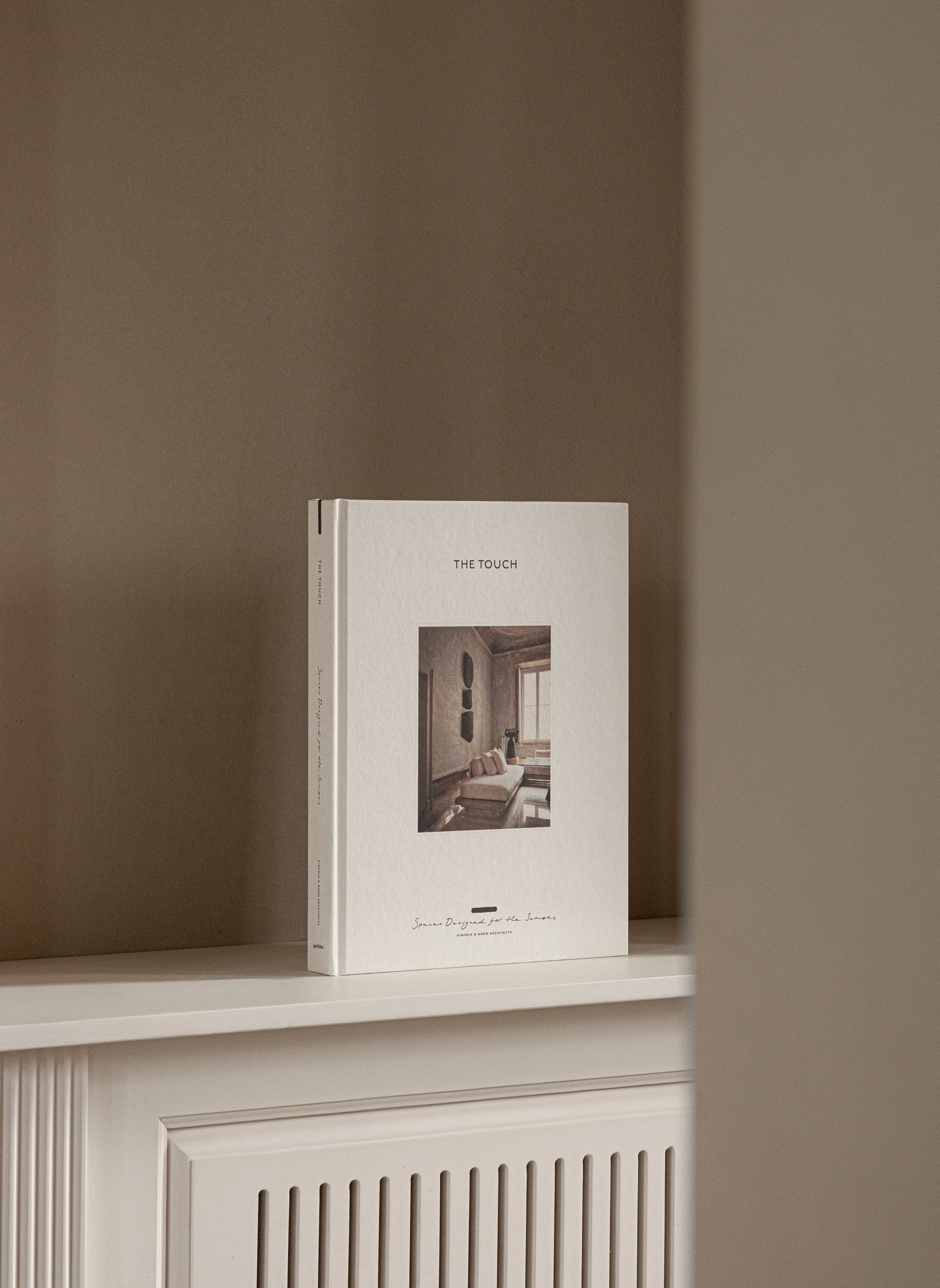 Gestalten Eu Shop-The Touch-Book-Black-Deal-Outlet-by-ARCHIVIST