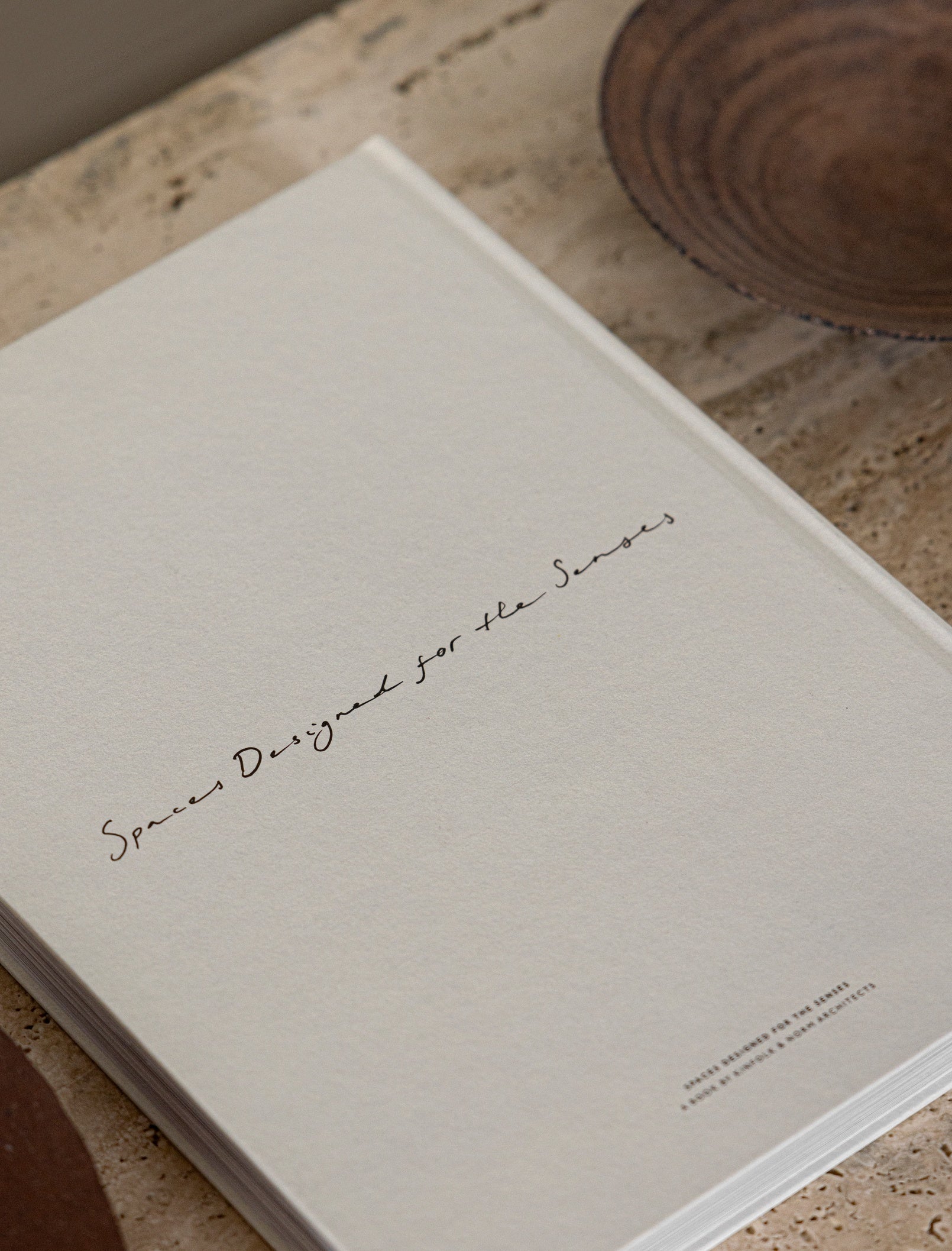 Gestalten Eu Shop-The Touch-Book-Black-Deal-Outlet-by-ARCHIVIST