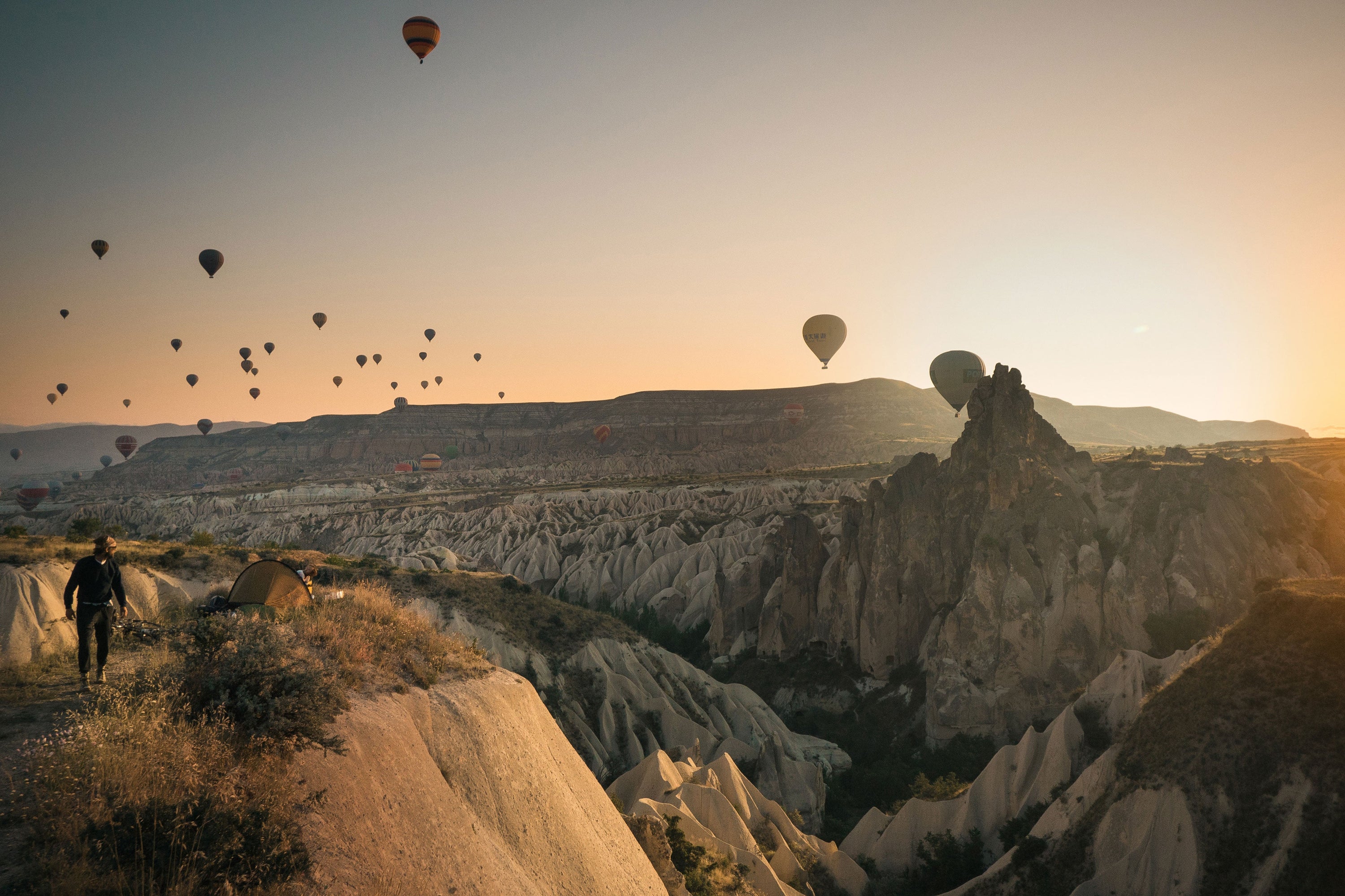 Gestalten Eu Shop-One Year on a Bike-Book-Black-Deal-Outlet-by-ARCHIVIST