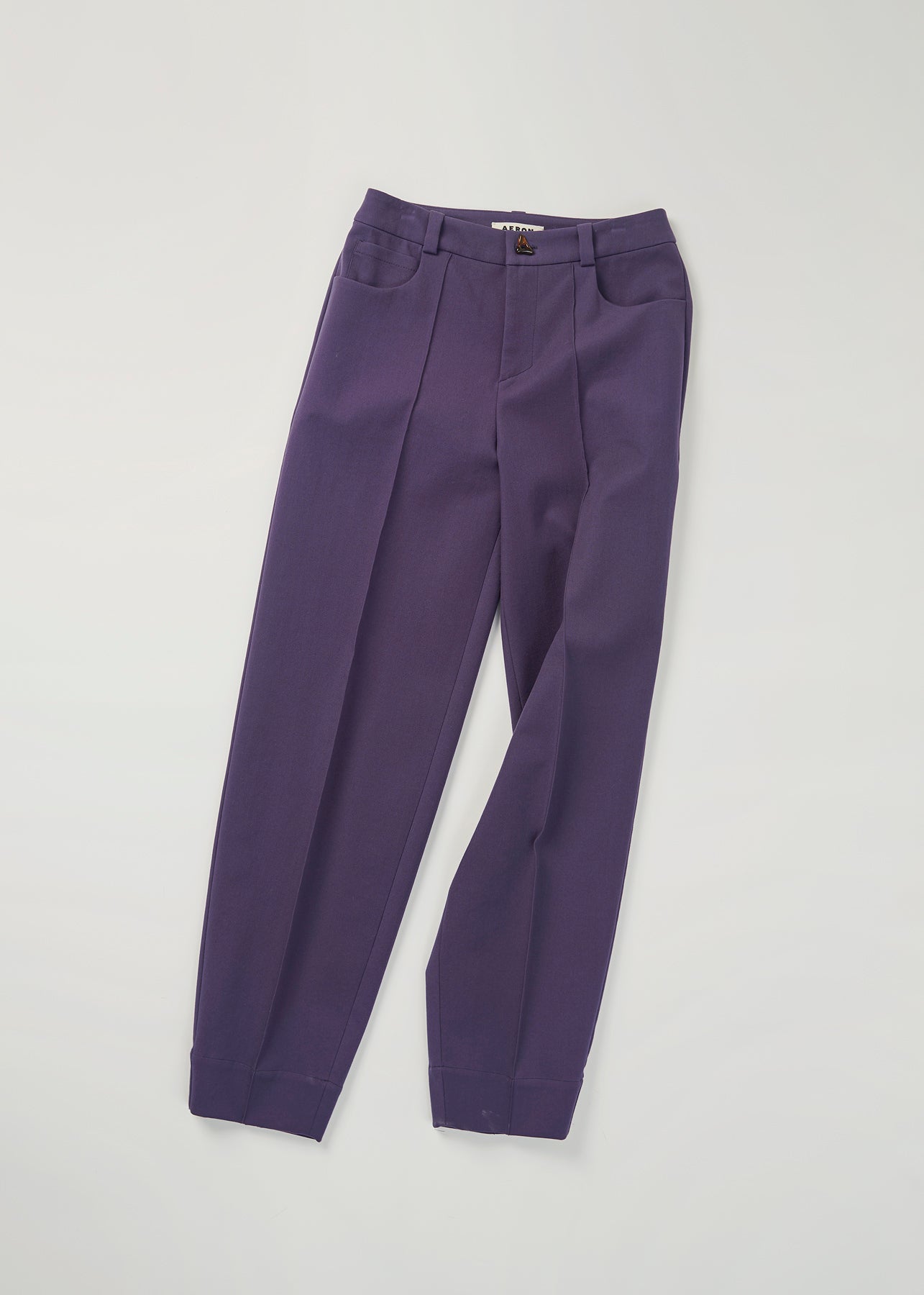 AERON EDGE Glossy leather suiting pants – aubergine