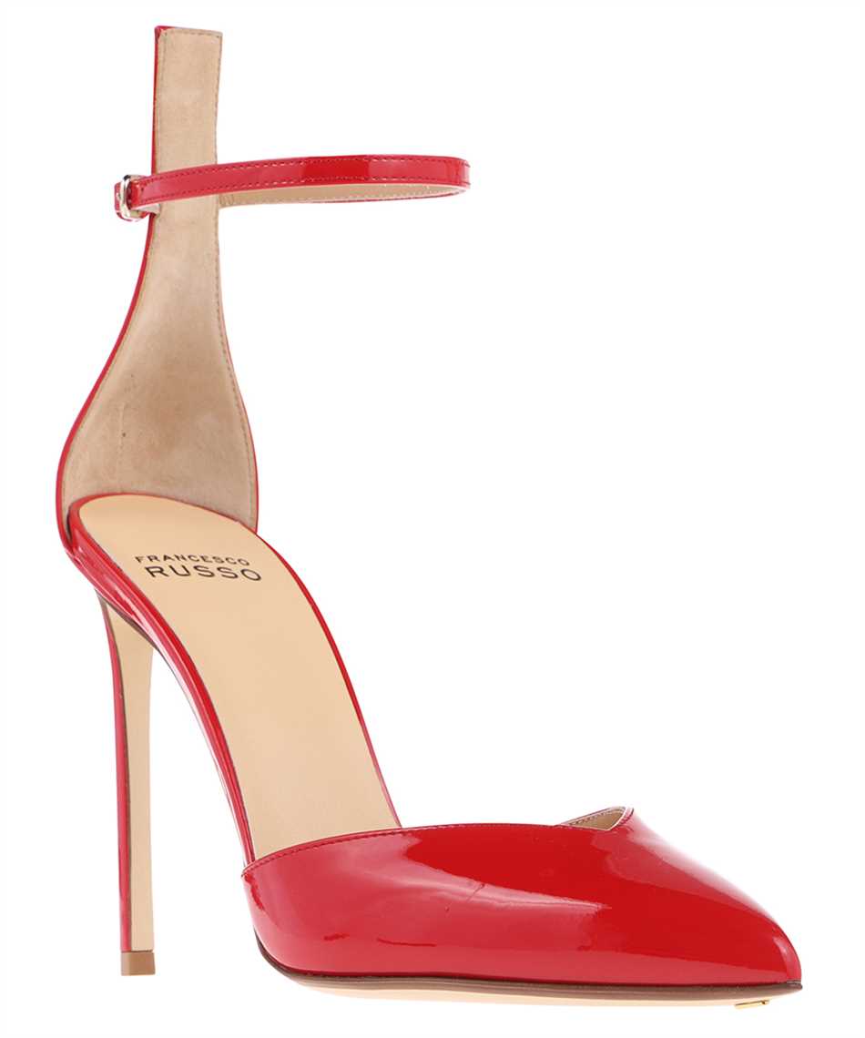 Patent leather pointy-toe pumps
