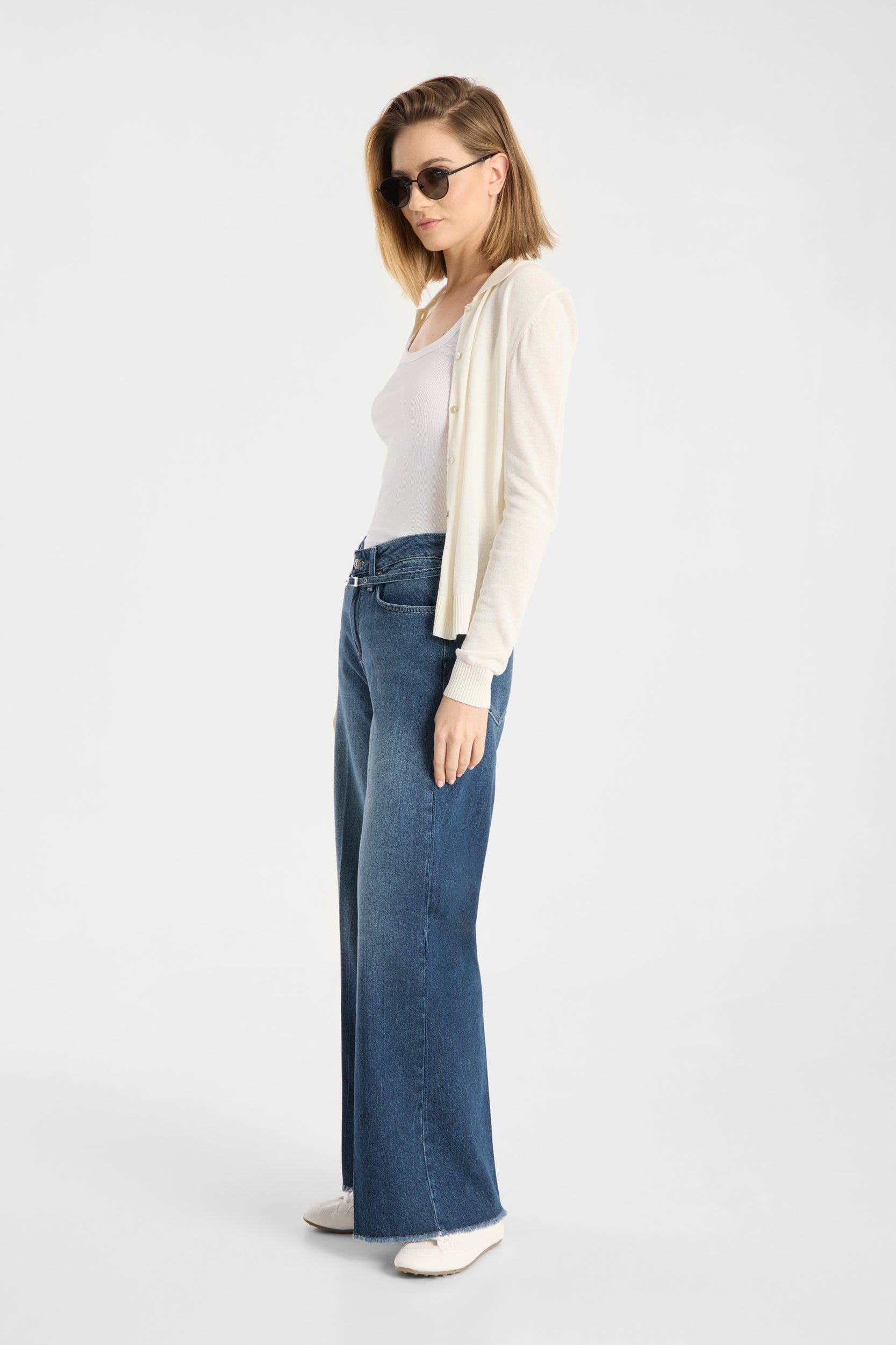 Sventy B Crop