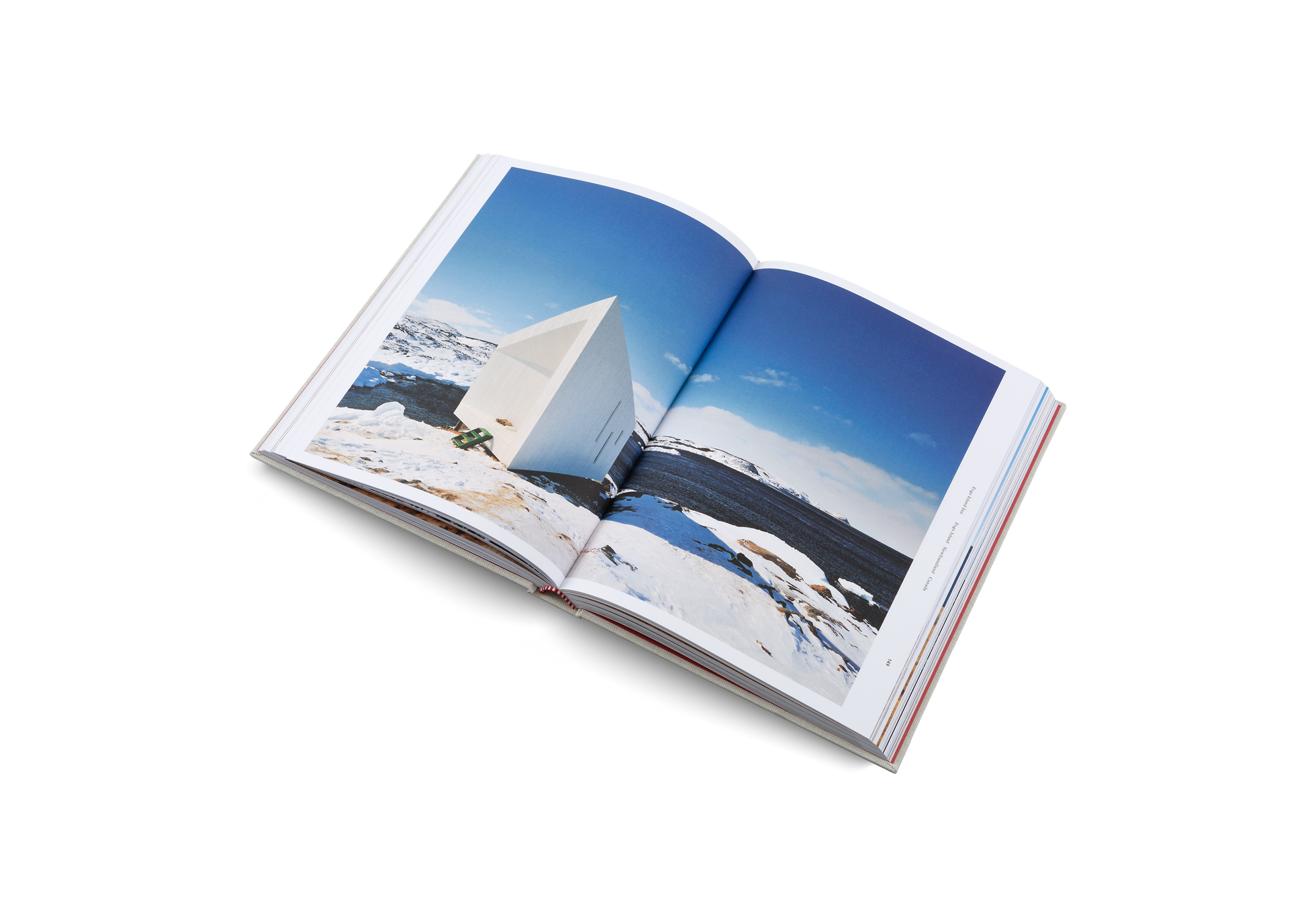 Gestalten Eu Shop-Remote Places To Stay-Book-Black-Deal-Outlet-by-ARCHIVIST